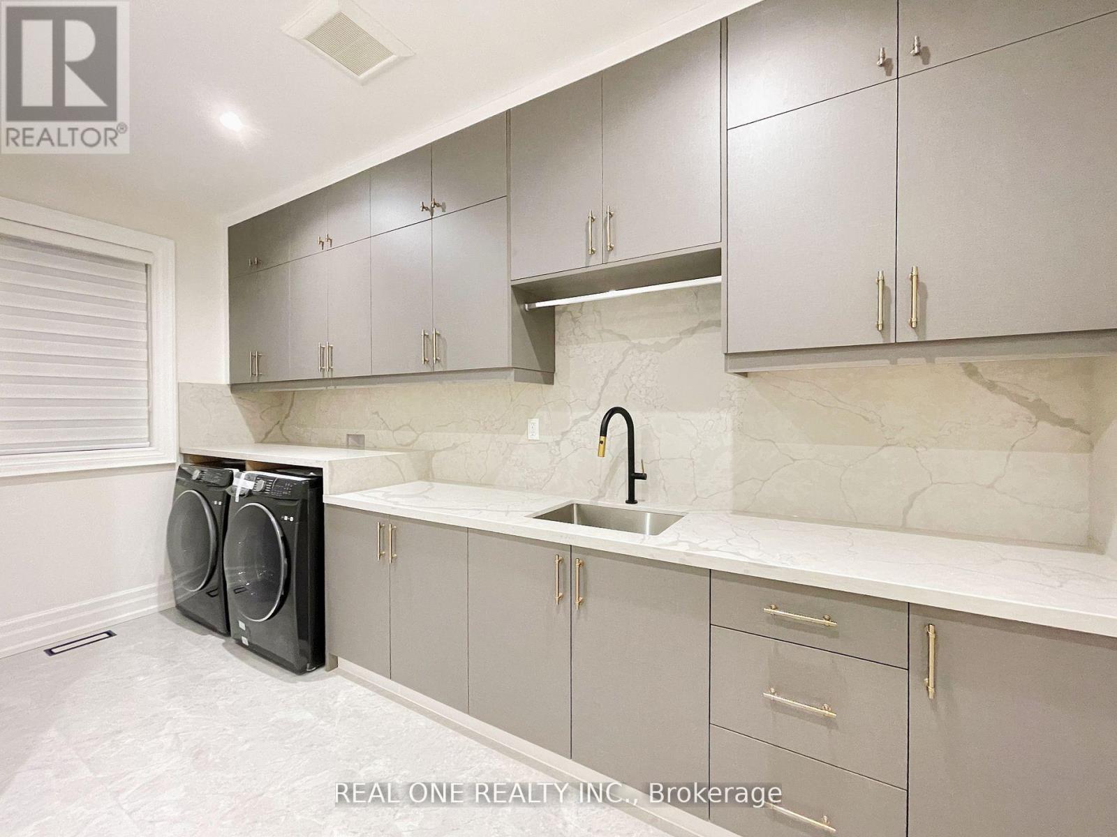 46 Hughson Drive, Markham, Ontario  L3R 2T8 - Photo 37 - N12456516