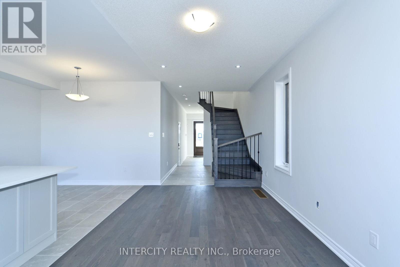 158 Mumbai Drive, Markham, Ontario  L3S 3K5 - Photo 11 - N12456530