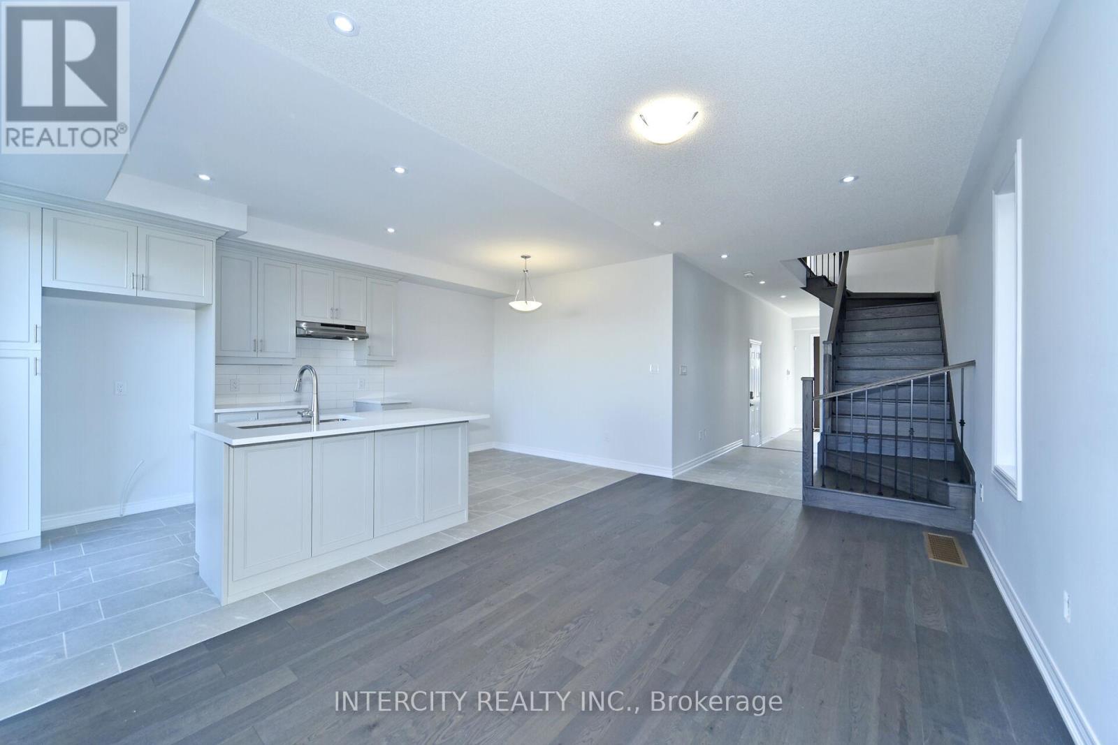 158 Mumbai Drive, Markham, Ontario  L3S 3K5 - Photo 12 - N12456530