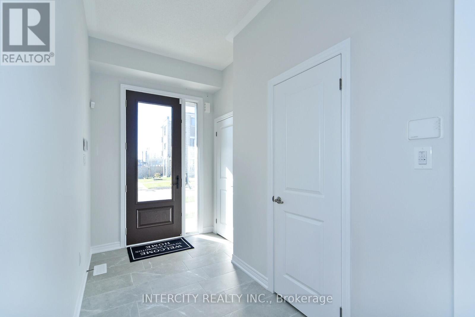 158 Mumbai Drive, Markham, Ontario  L3S 3K5 - Photo 4 - N12456530