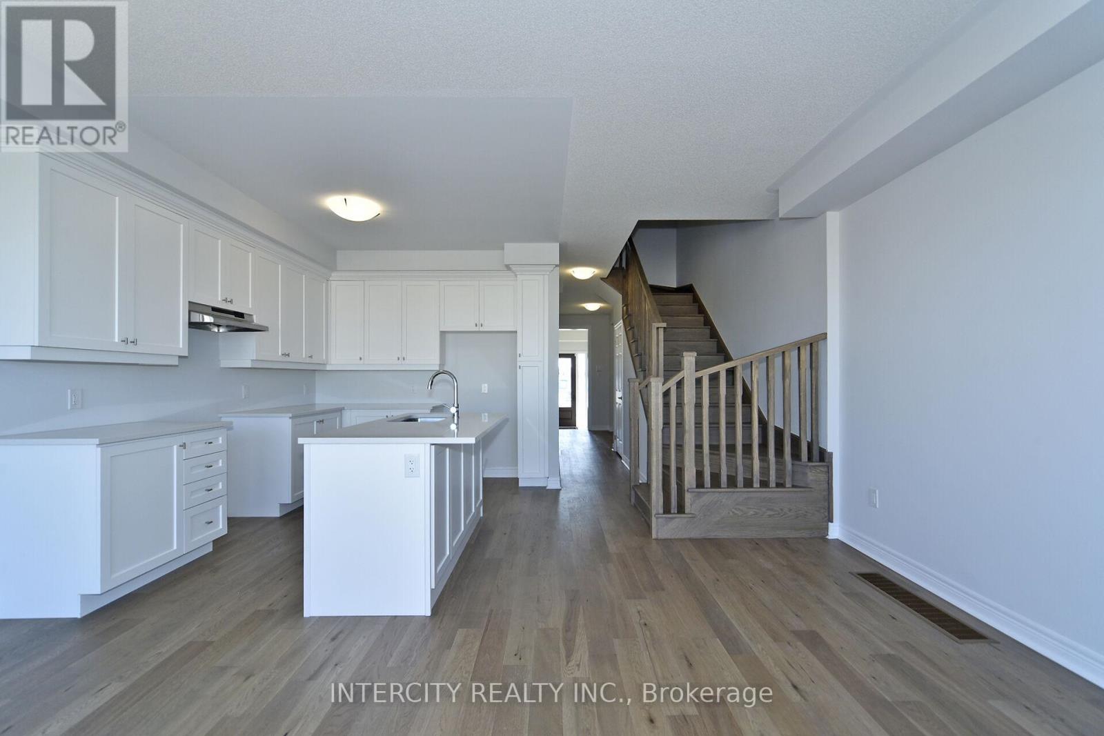 160 Mumbai Drive, Markham, Ontario  L3S 3K5 - Photo 14 - N12456536