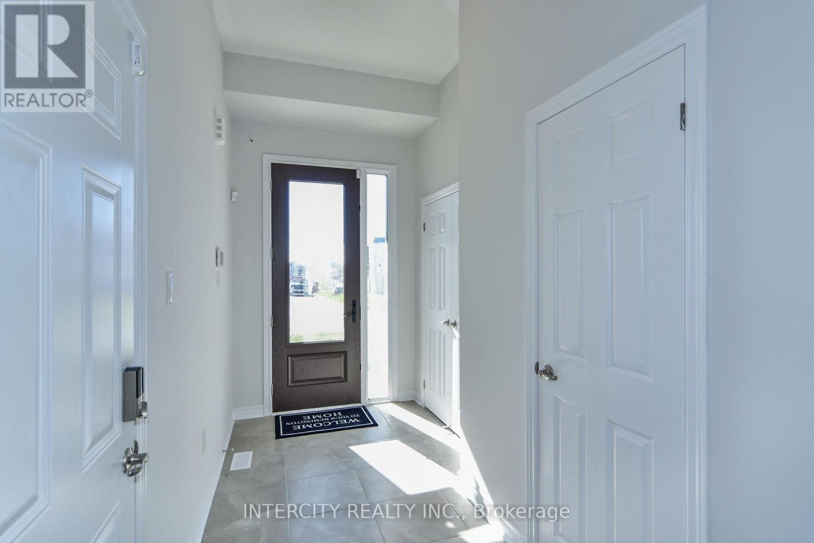 160 Mumbai Drive, Markham, Ontario  L3S 3K5 - Photo 4 - N12456536