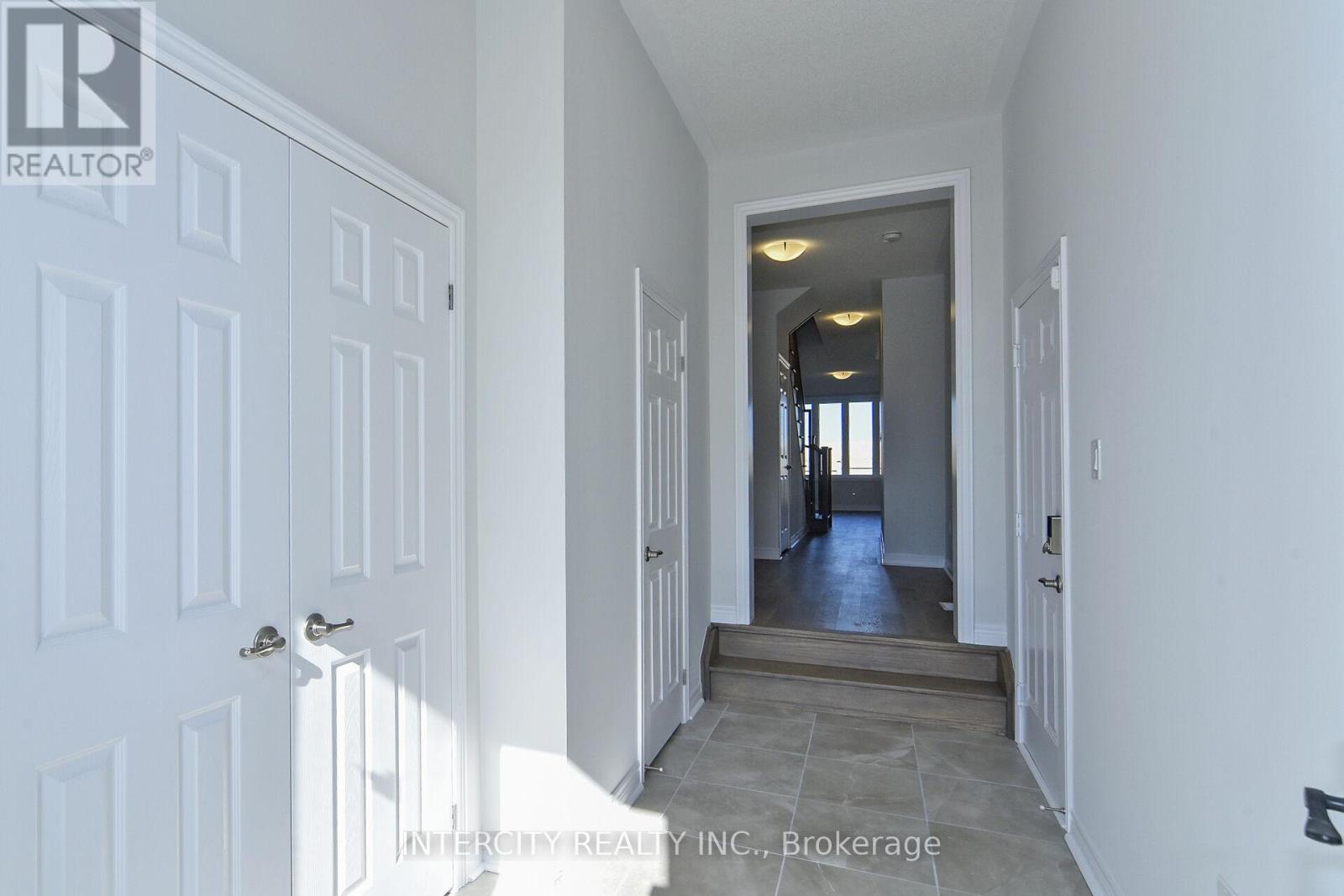 160 Mumbai Drive, Markham, Ontario  L3S 3K5 - Photo 5 - N12456536