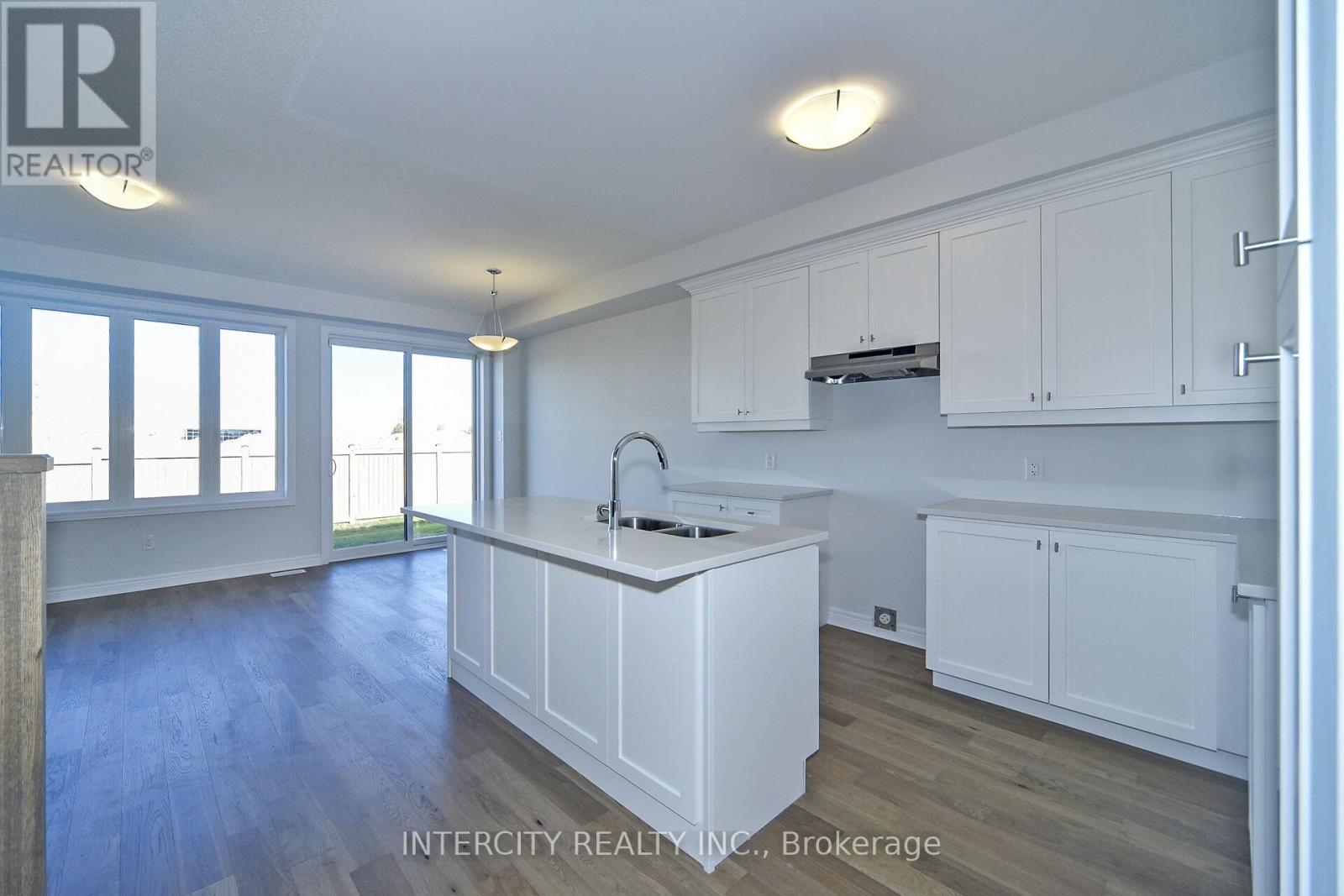 160 Mumbai Drive, Markham, Ontario  L3S 3K5 - Photo 9 - N12456536