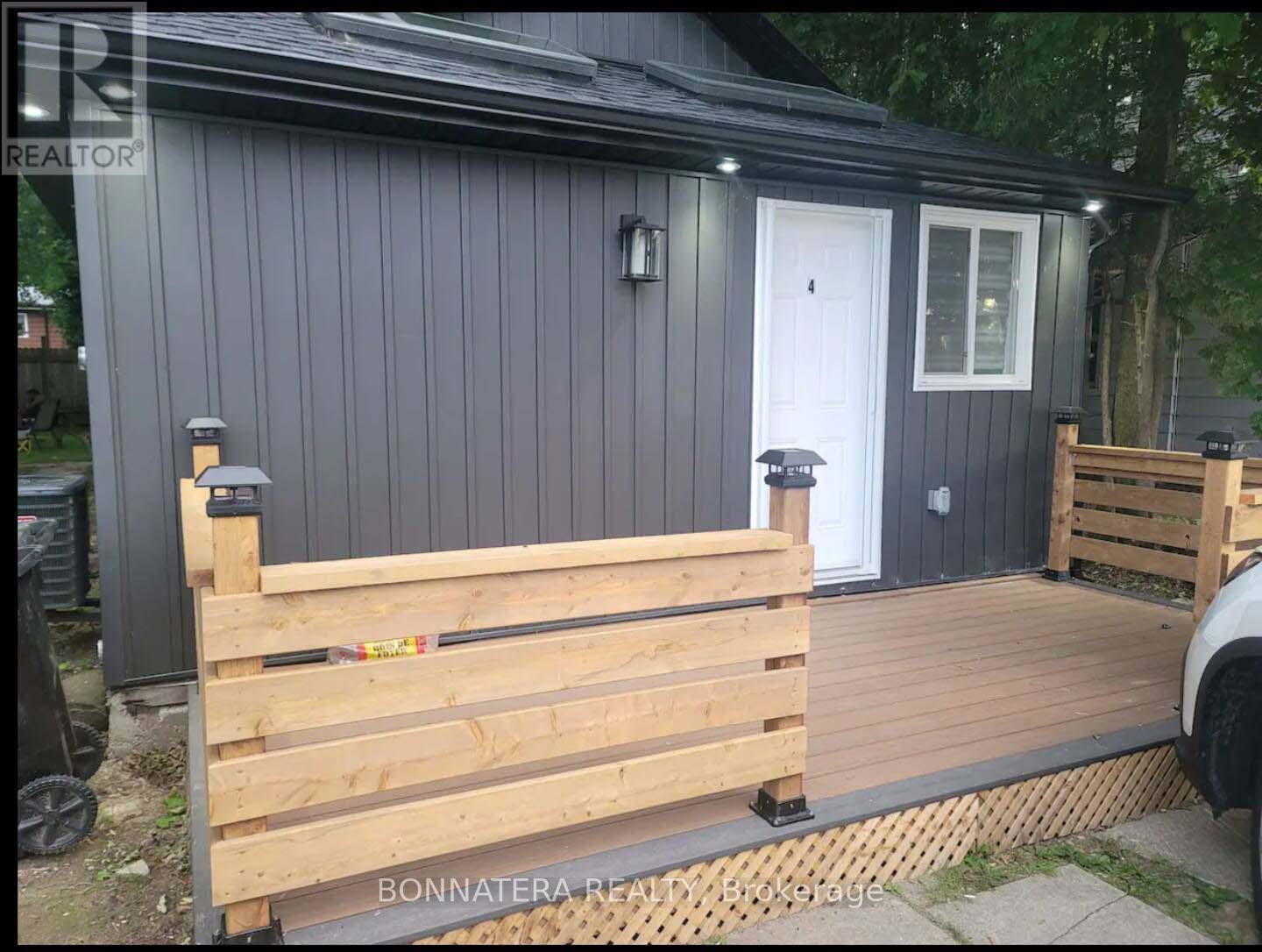 Cabin - 687 Innisfil Beach Road, Innisfil, Ontario  L0L 2M0 - Photo 3 - N12456554