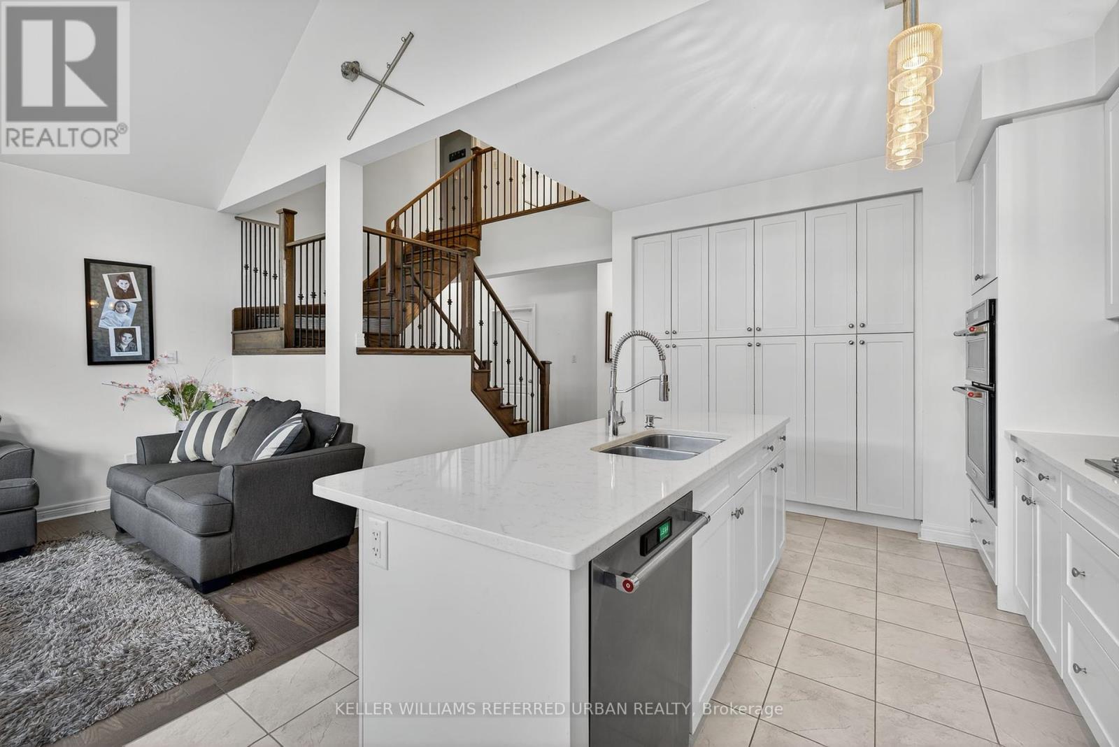 26 Waterton Way, Bradford West Gwillimbury, Ontario  L3Z 0R3 - Photo 10 - N12456556