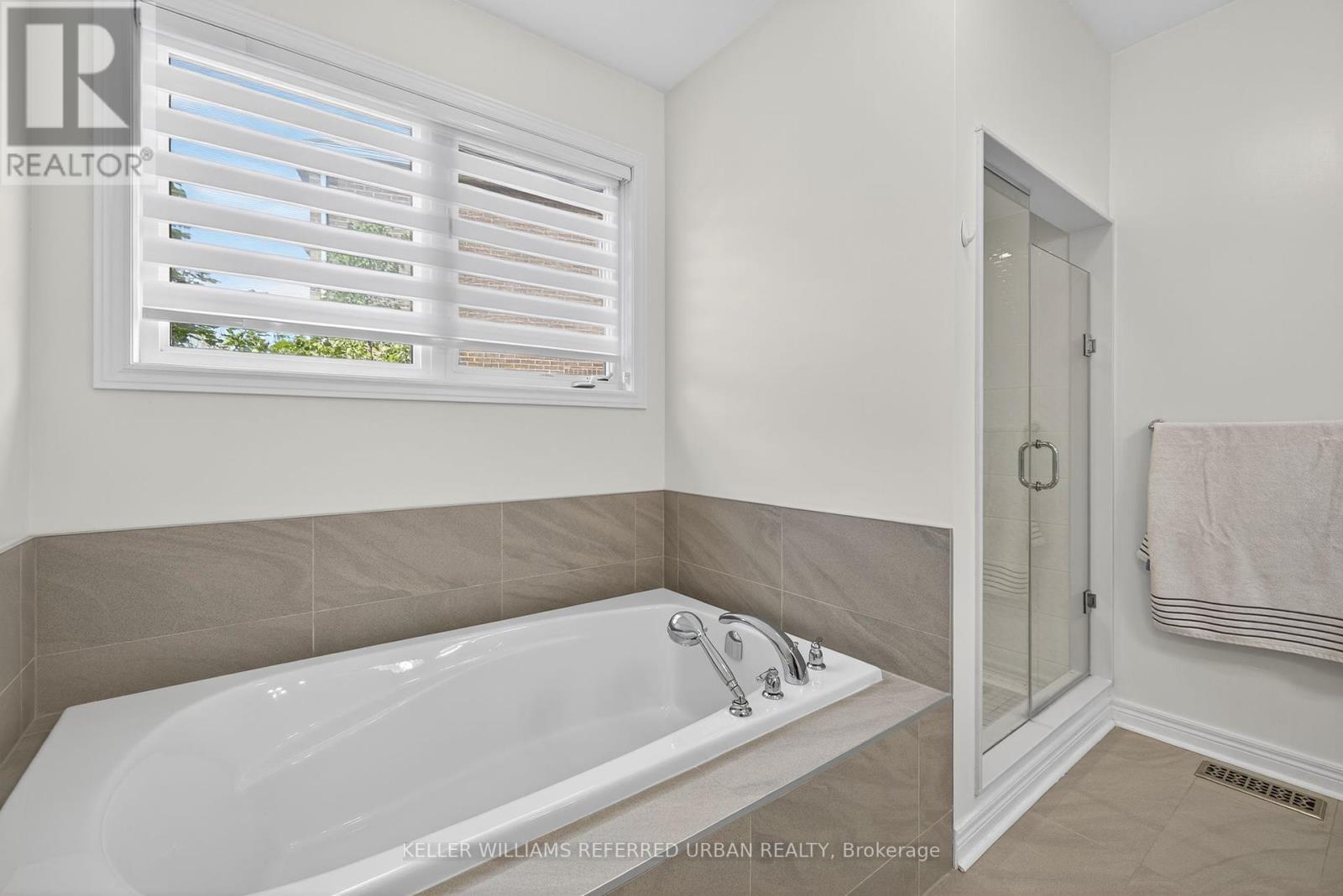26 Waterton Way, Bradford West Gwillimbury, Ontario  L3Z 0R3 - Photo 22 - N12456556