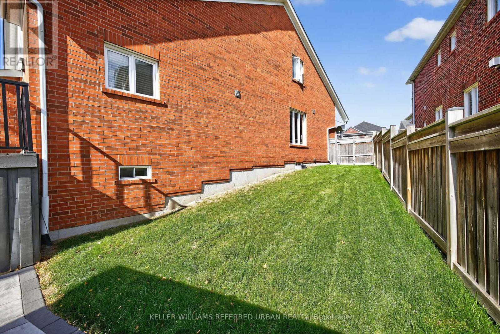 26 Waterton Way, Bradford West Gwillimbury, Ontario  L3Z 0R3 - Photo 42 - N12456556