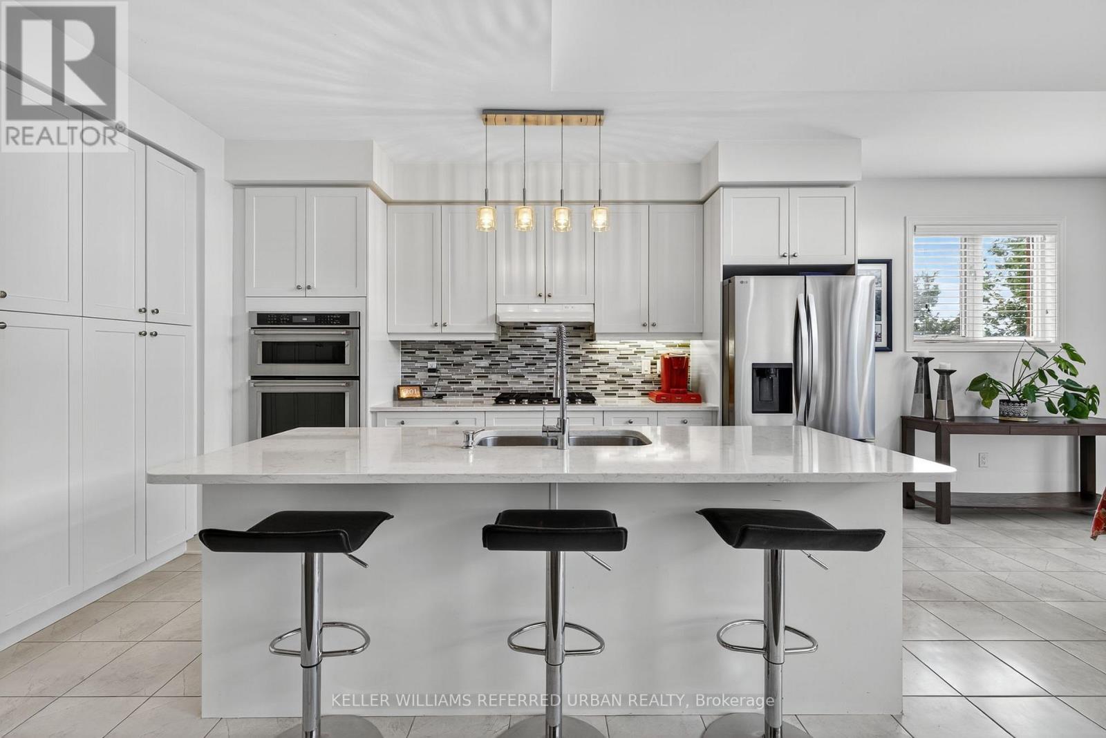 26 Waterton Way, Bradford West Gwillimbury, Ontario  L3Z 0R3 - Photo 8 - N12456556