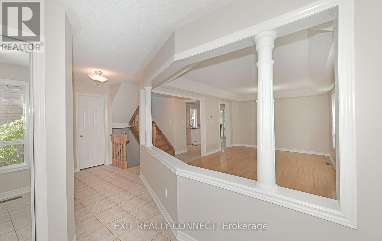 20 Rinaldo Road, Georgina, Ontario  L4P 3X9 - Photo 4 - N12456569