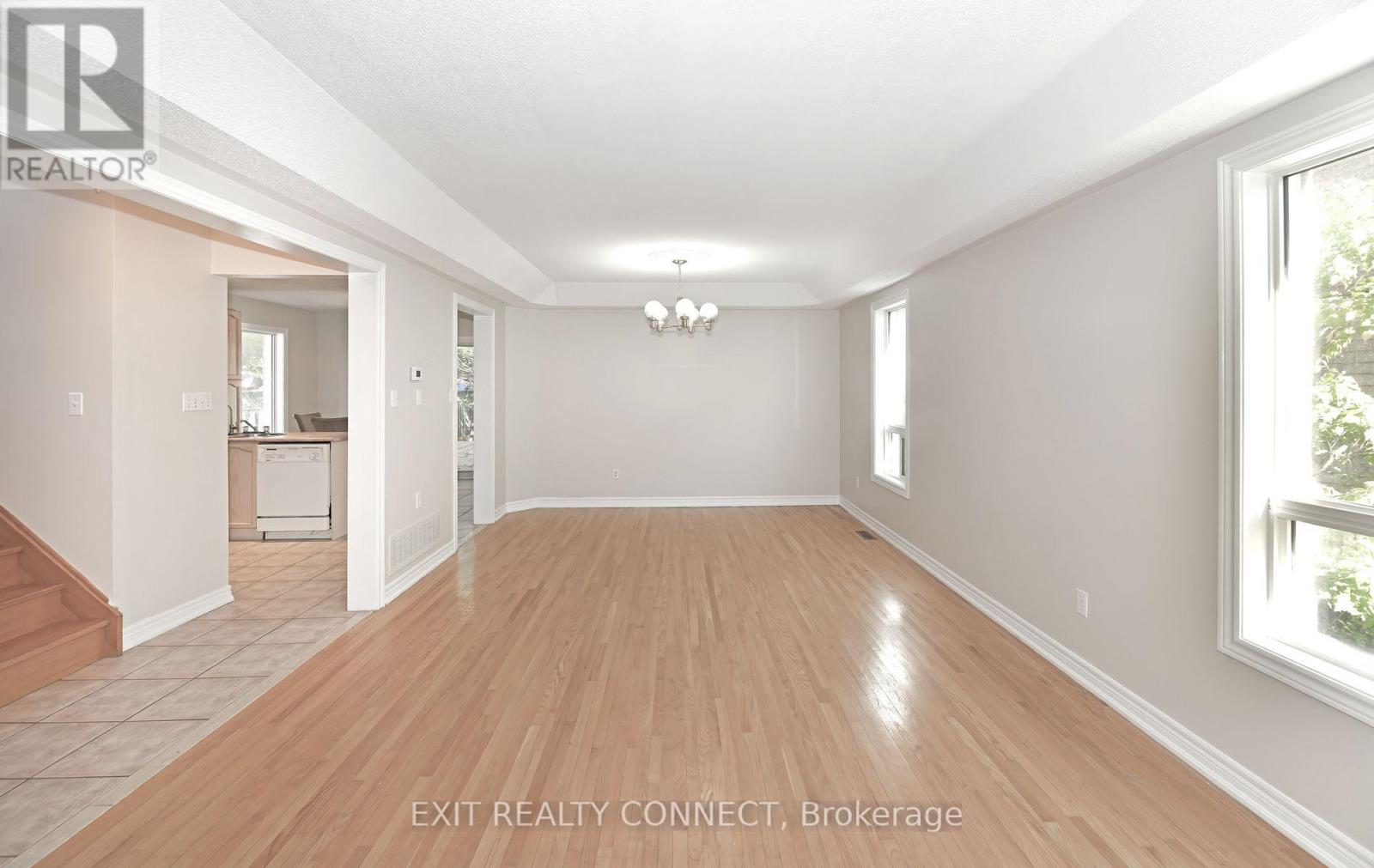 20 Rinaldo Road, Georgina, Ontario  L4P 3X9 - Photo 6 - N12456569
