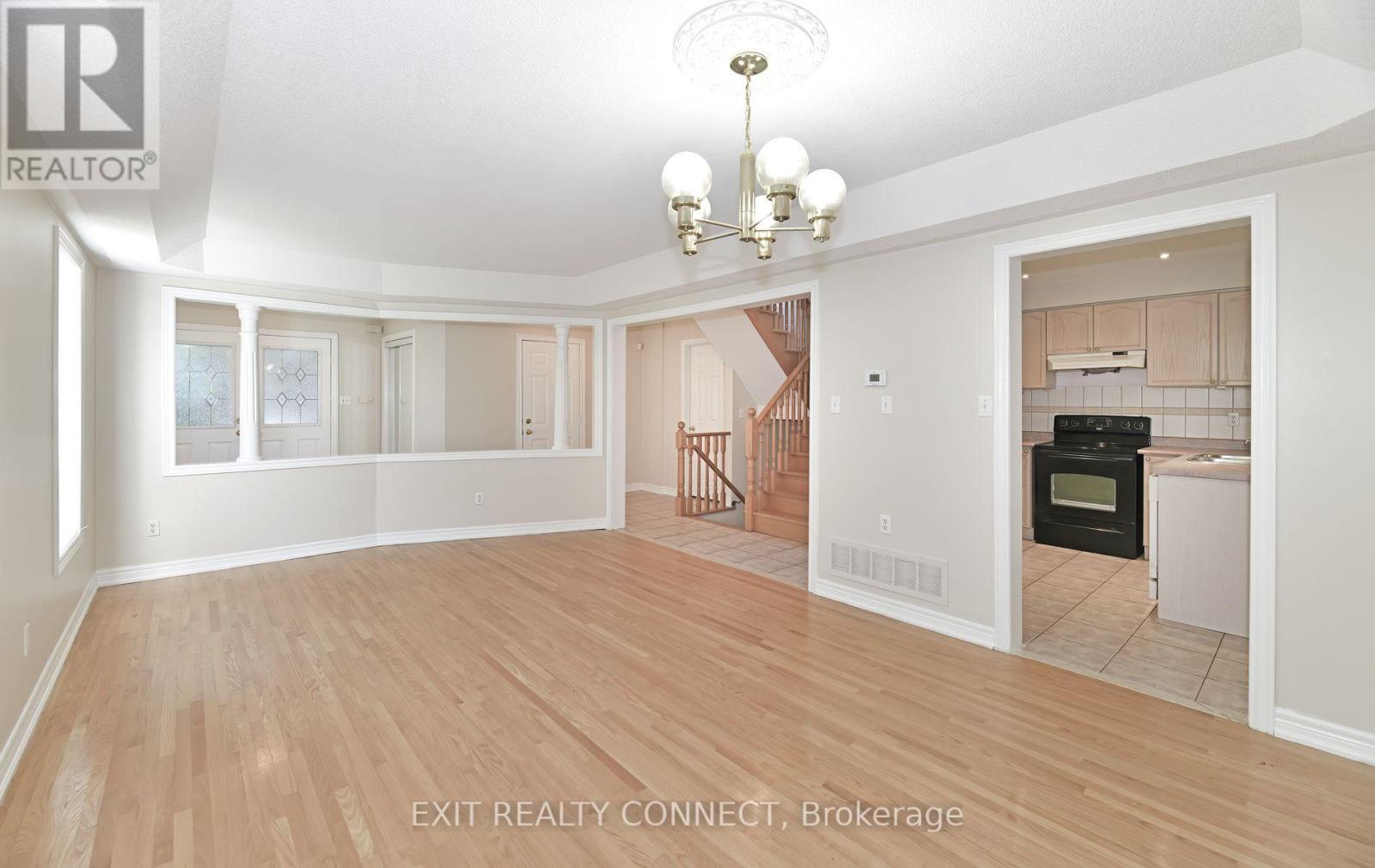 20 Rinaldo Road, Georgina, Ontario  L4P 3X9 - Photo 8 - N12456569