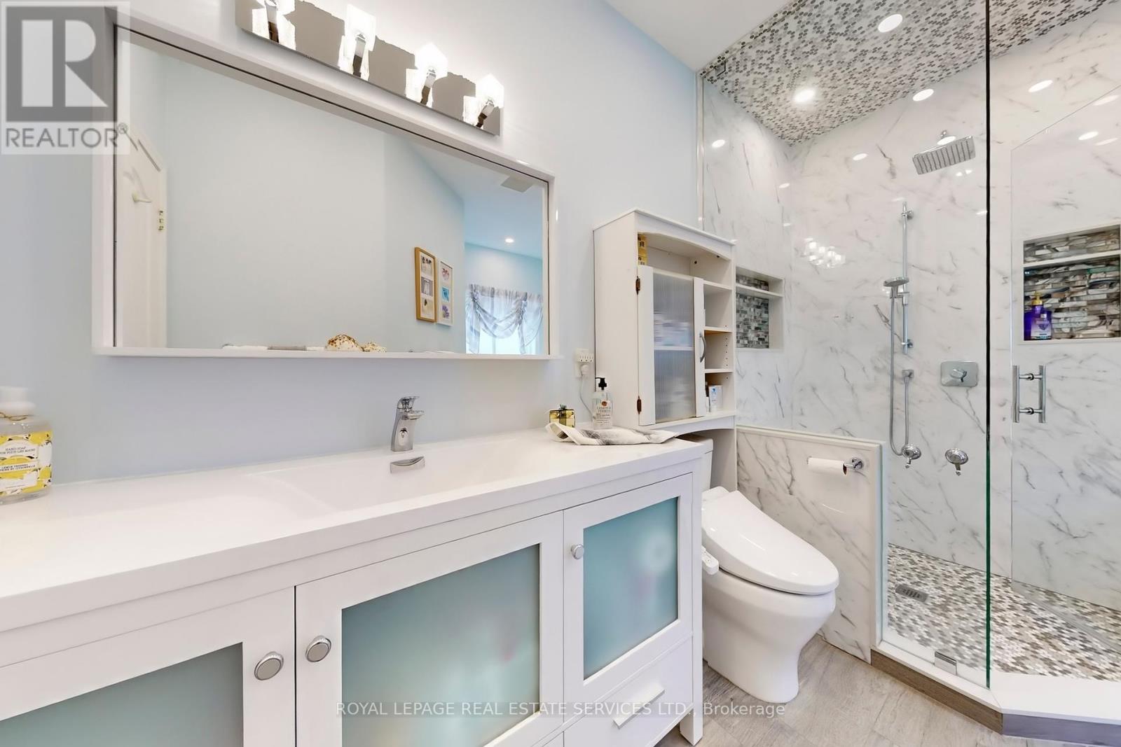 135 Mainprize Crescent, East Gwillimbury, Ontario  L0G 1M0 - Photo 16 - N12456591