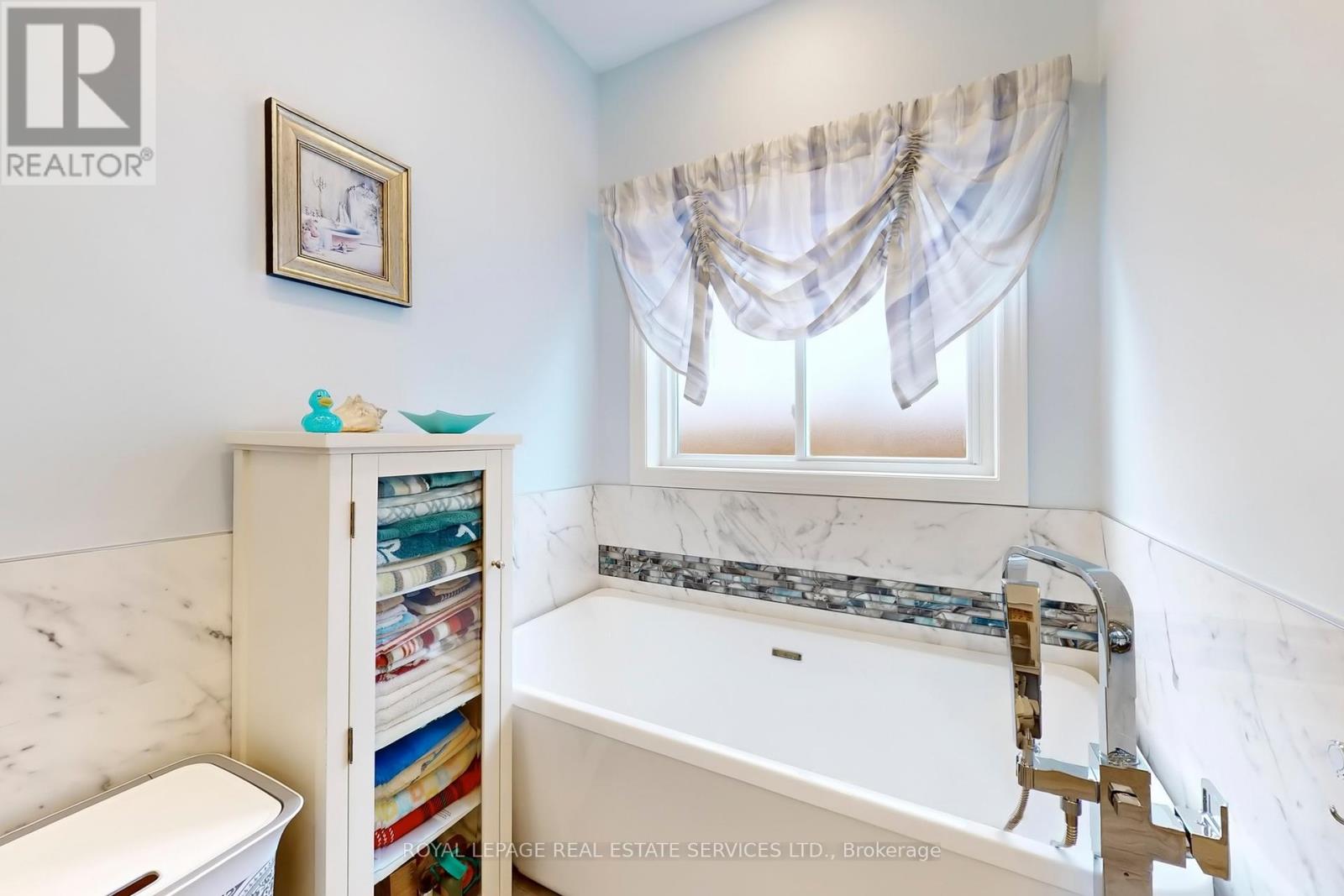 135 Mainprize Crescent, East Gwillimbury, Ontario  L0G 1M0 - Photo 17 - N12456591