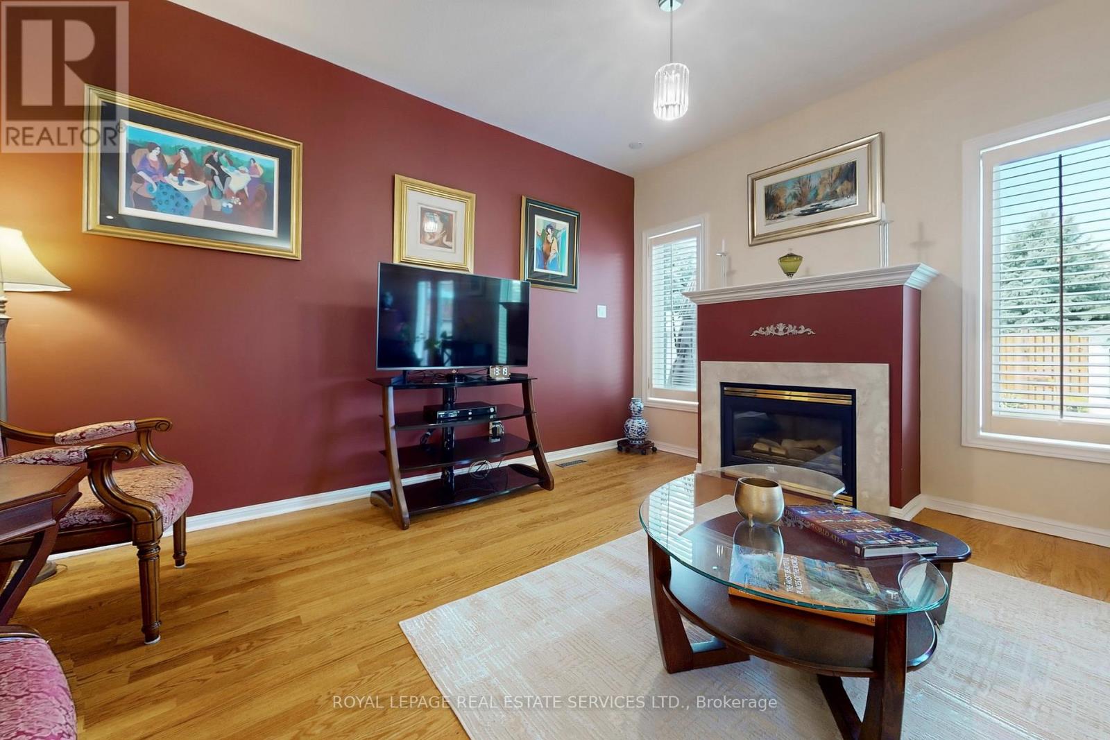 135 Mainprize Crescent, East Gwillimbury, Ontario  L0G 1M0 - Photo 3 - N12456591