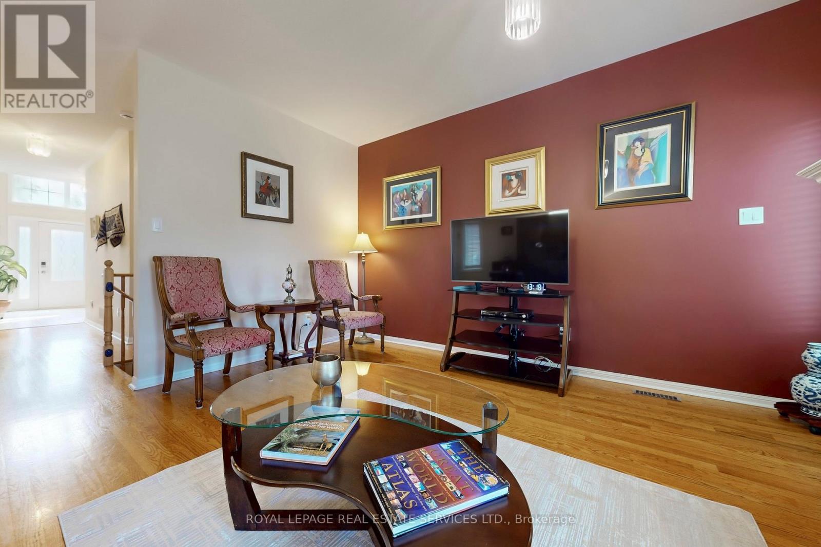 135 Mainprize Crescent, East Gwillimbury, Ontario  L0G 1M0 - Photo 4 - N12456591