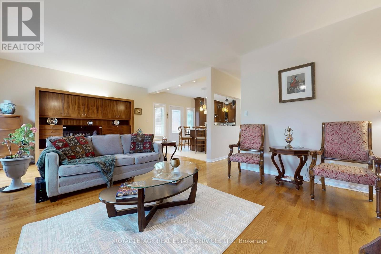 135 Mainprize Crescent, East Gwillimbury, Ontario  L0G 1M0 - Photo 5 - N12456591