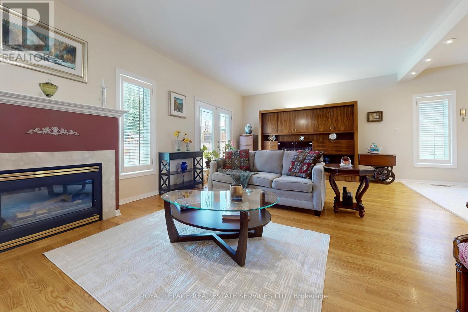 135 Mainprize Crescent, East Gwillimbury, Ontario  L0G 1M0 - Photo 6 - N12456591