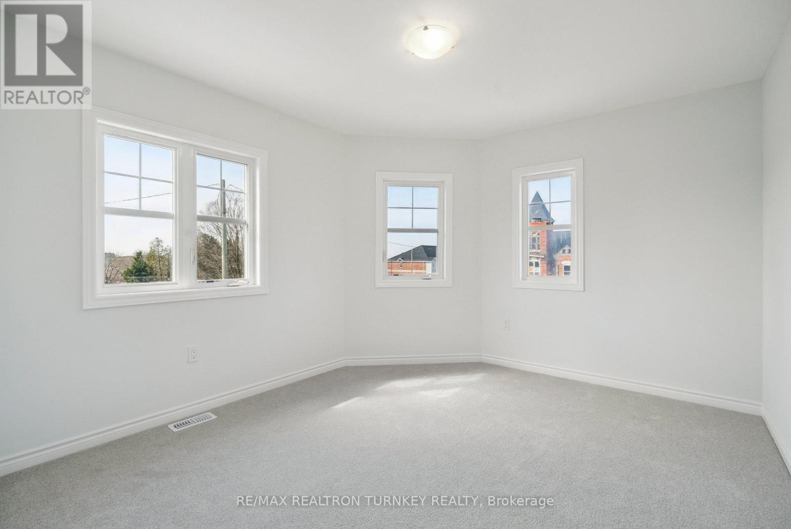 2 Ravenscraig Place, Innisfil, Ontario  L0L 1L0 - Photo 29 - N12456600