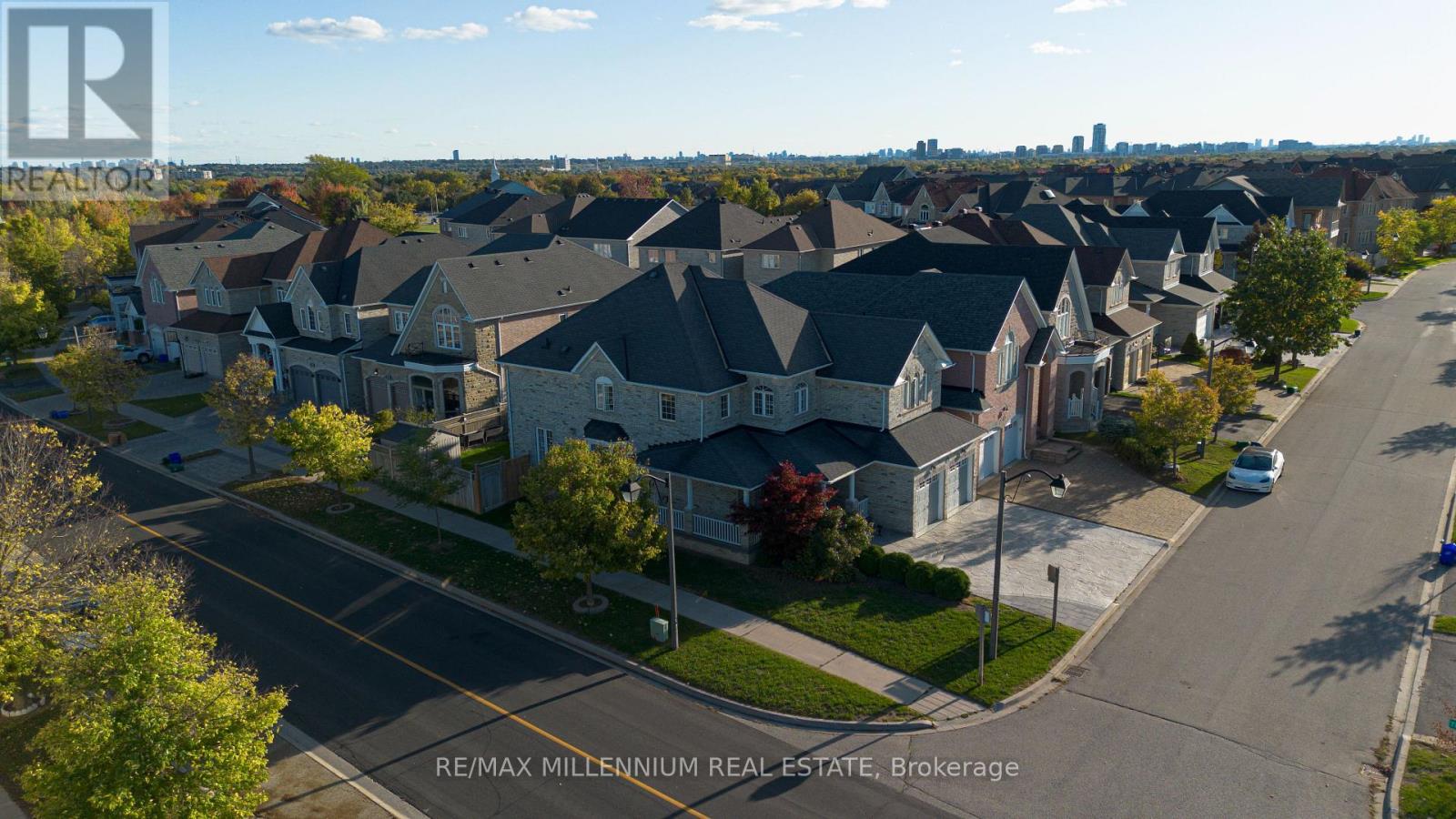 1 Bracknell Avenue, Markham, Ontario  L6C 0B2 - Photo 2 - N12456612