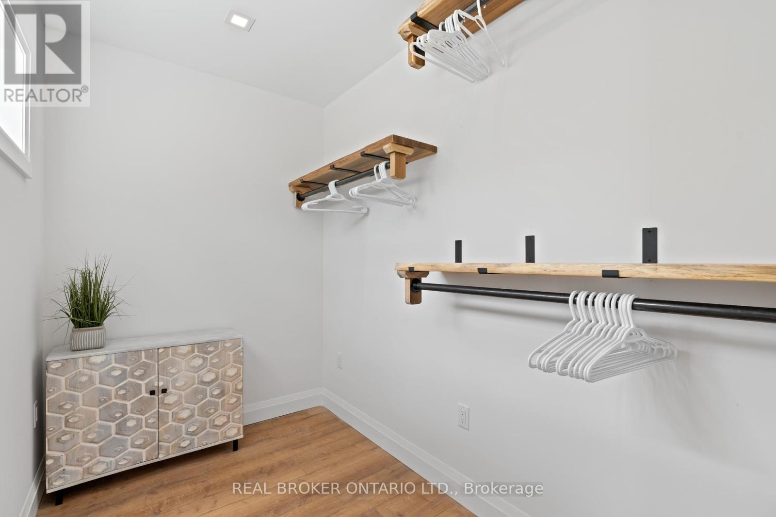 31 Hemlock Avenue, Tay, Ontario  L0K 2C0 - Photo 13 - S12456564
