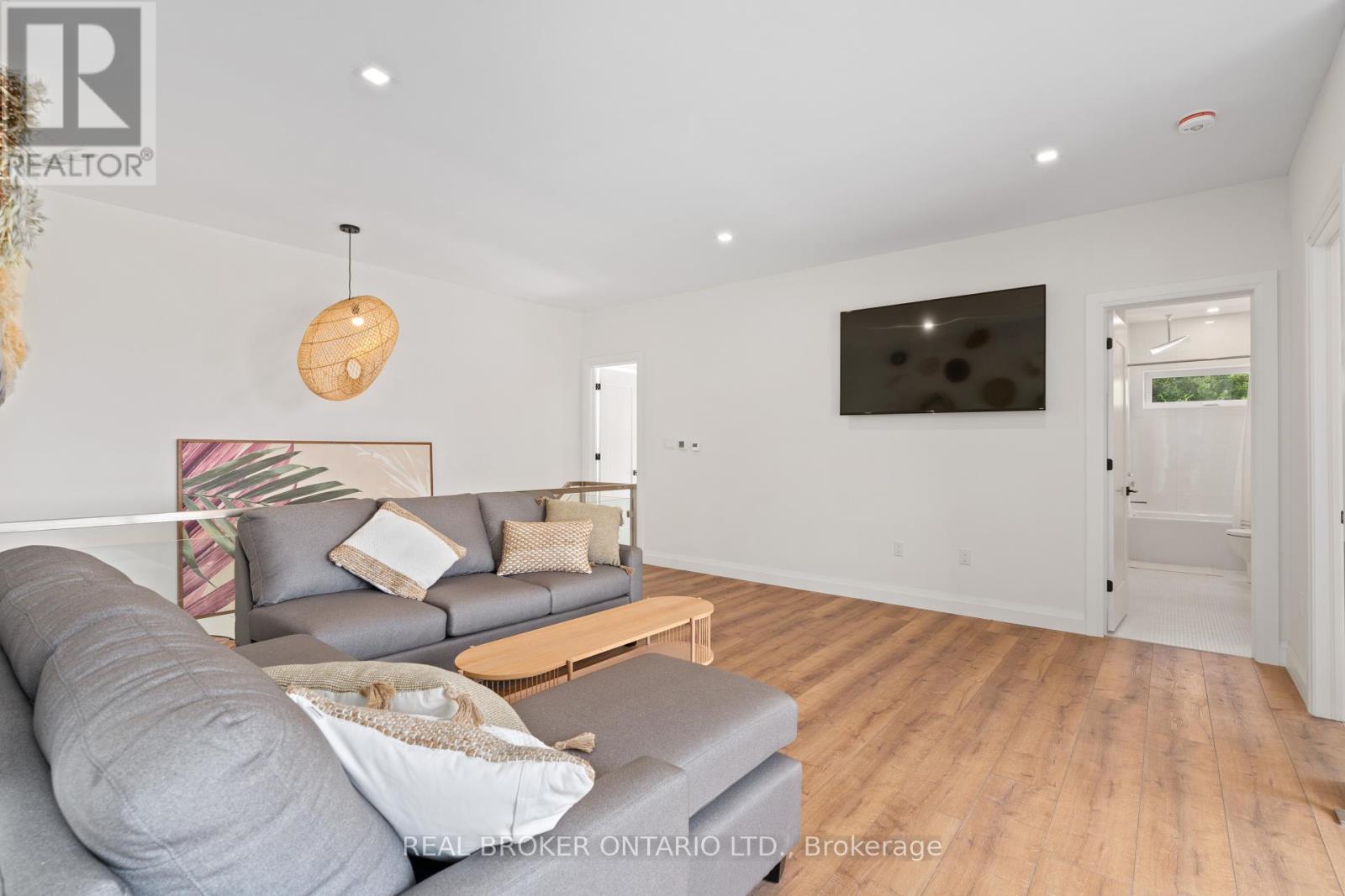 31 Hemlock Avenue, Tay, Ontario  L0K 2C0 - Photo 15 - S12456564