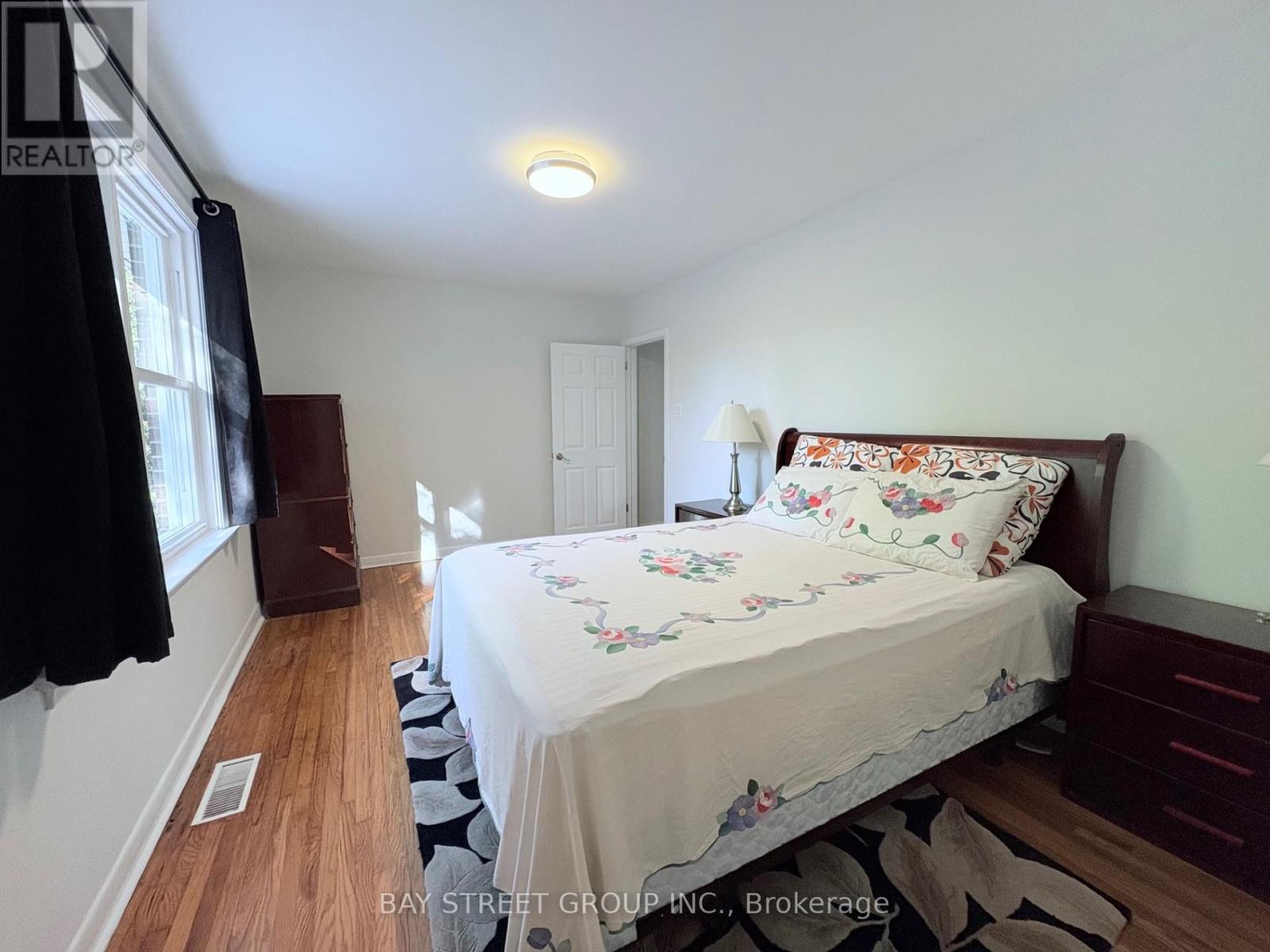 2175 Wiseman Court, Mississauga, Ontario  L5J 1P3 - Photo 18 - W12449872