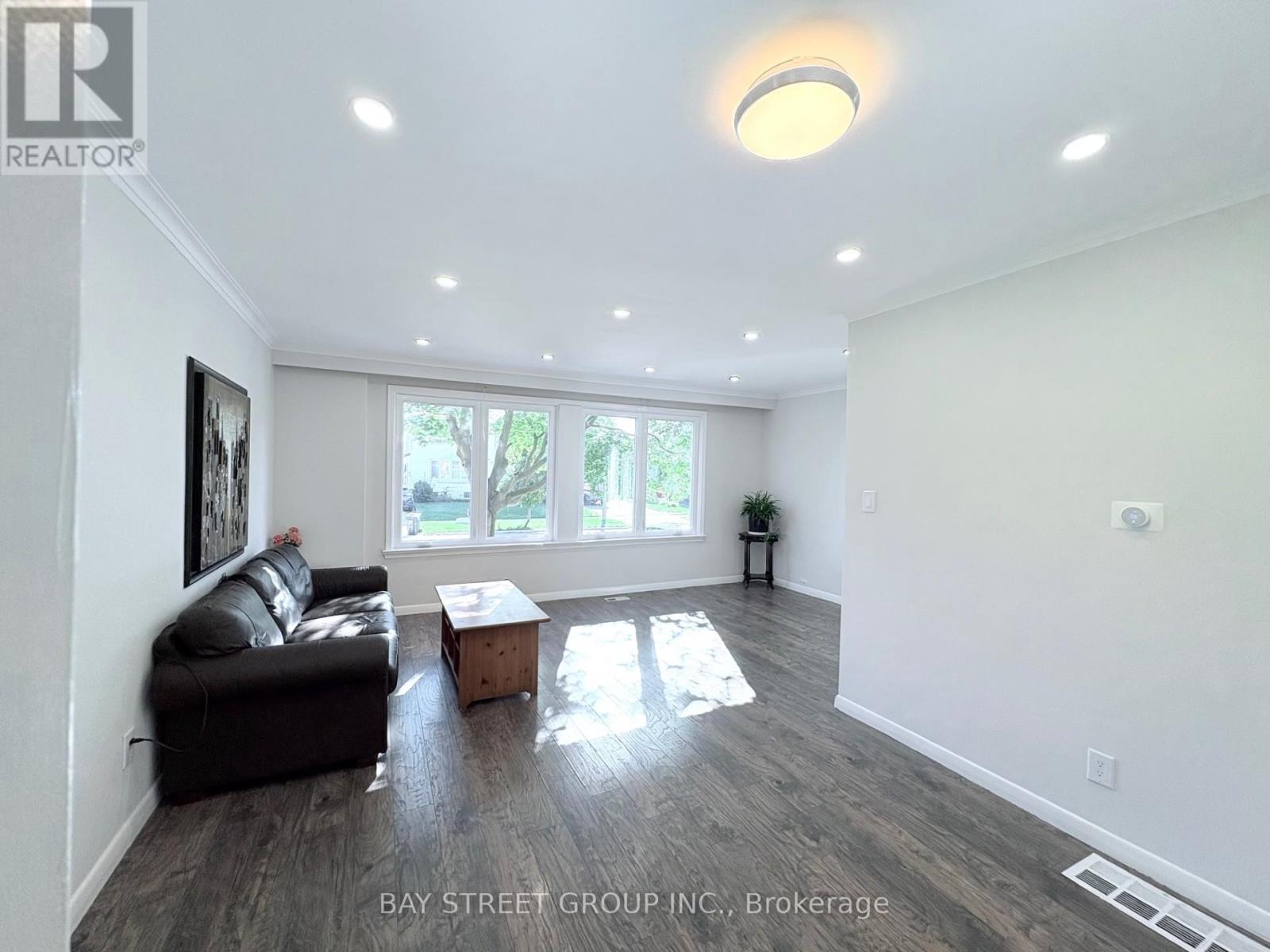 2175 Wiseman Court, Mississauga, Ontario  L5J 1P3 - Photo 9 - W12449872