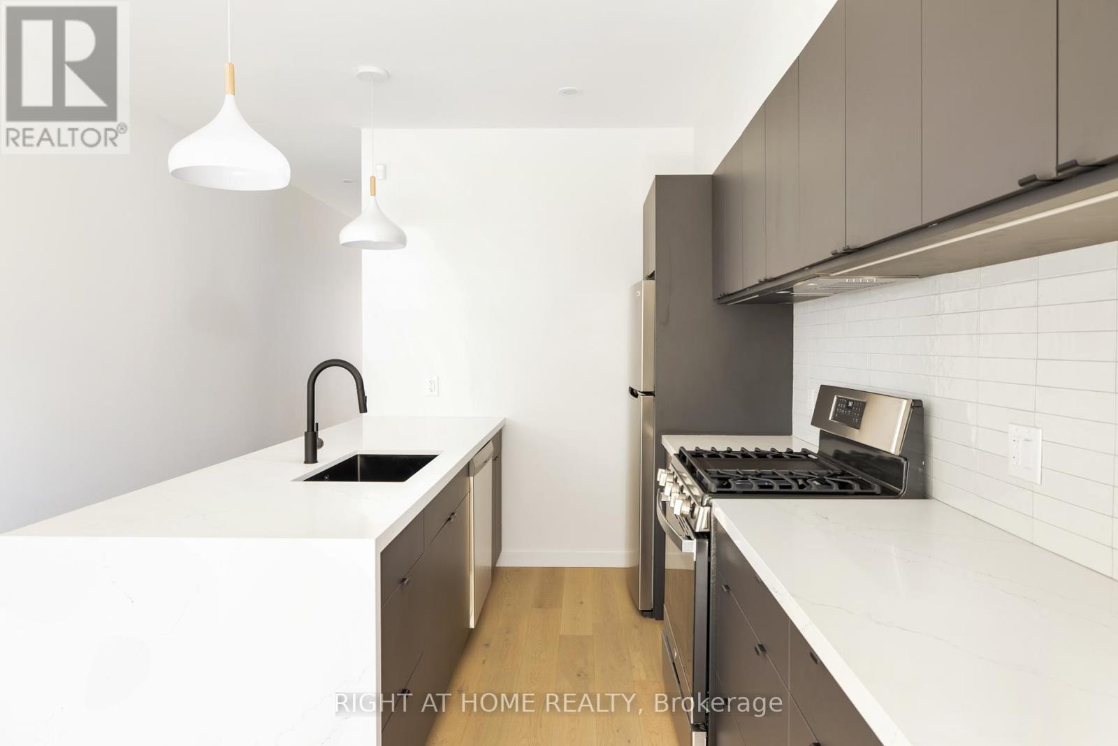Unit #2 - 86 Lansdowne Avenue, Toronto, Ontario  M6K 2V9 - Photo 5 - W12454179