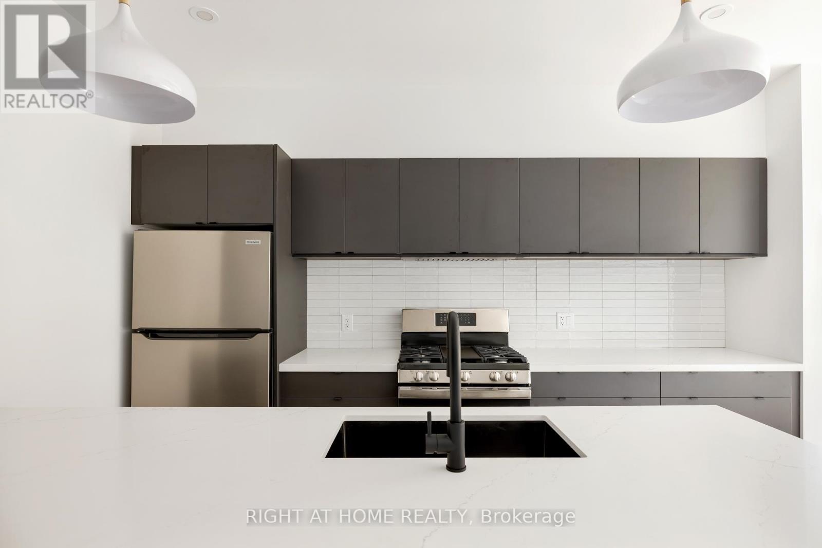 Unit #2 - 86 Lansdowne Avenue, Toronto, Ontario  M6K 2V9 - Photo 3 - W12454179