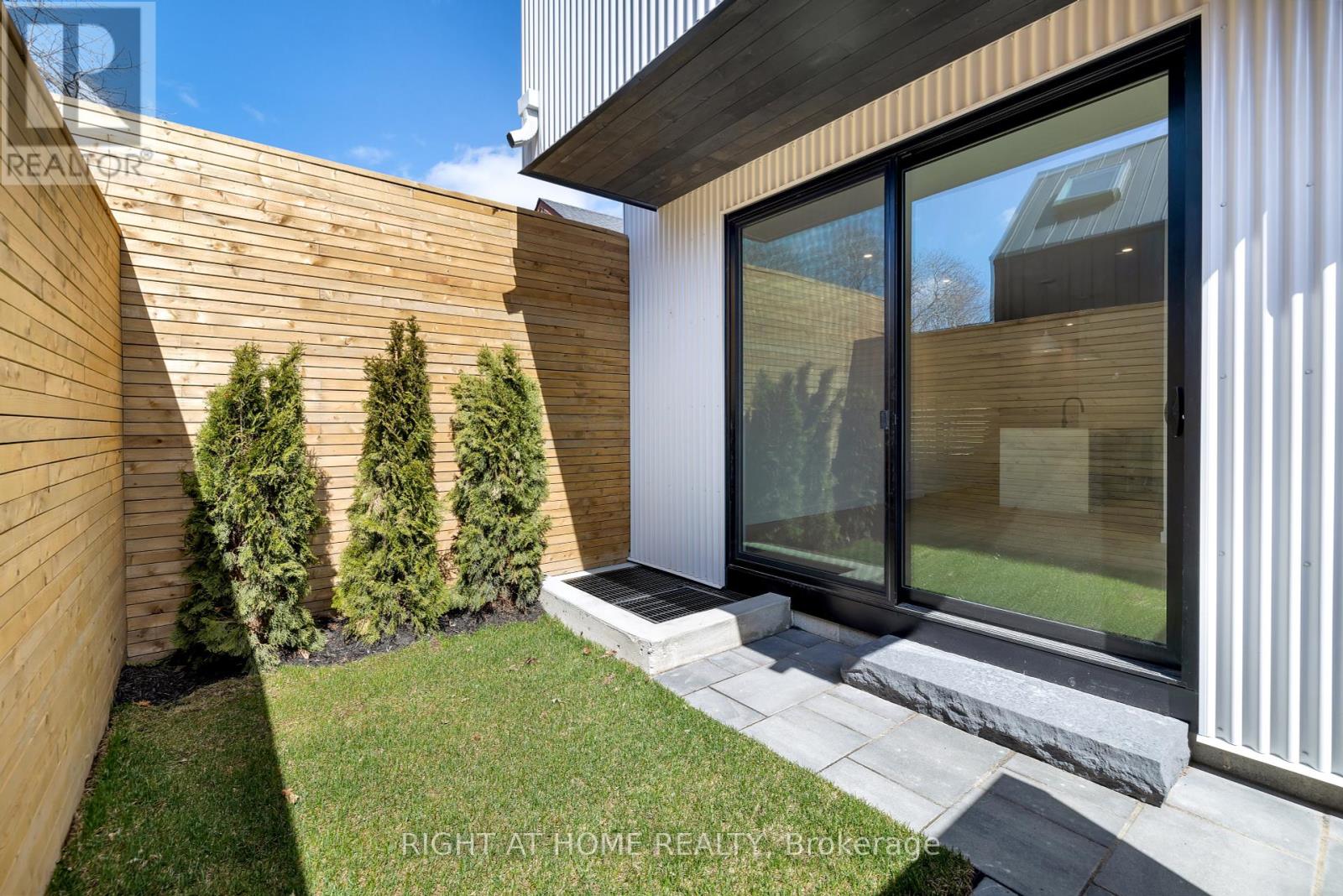 Unit #2 - 86 Lansdowne Avenue, Toronto, Ontario  M6K 2V9 - Photo 18 - W12454179