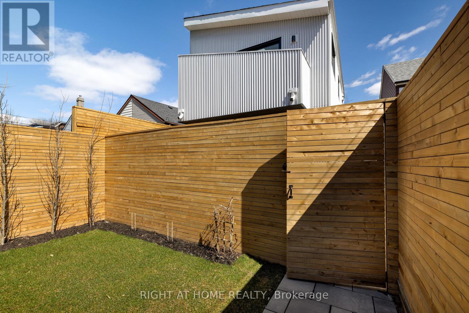 Unit #2 - 86 Lansdowne Avenue, Toronto, Ontario  M6K 2V9 - Photo 21 - W12454179