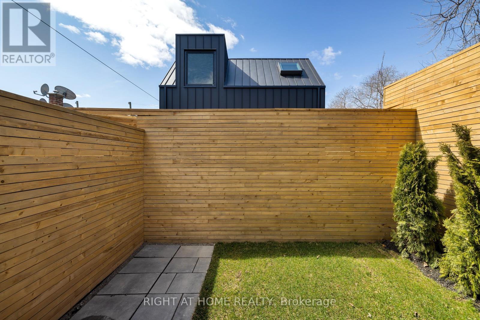 Unit #2 - 86 Lansdowne Avenue, Toronto, Ontario  M6K 2V9 - Photo 20 - W12454179