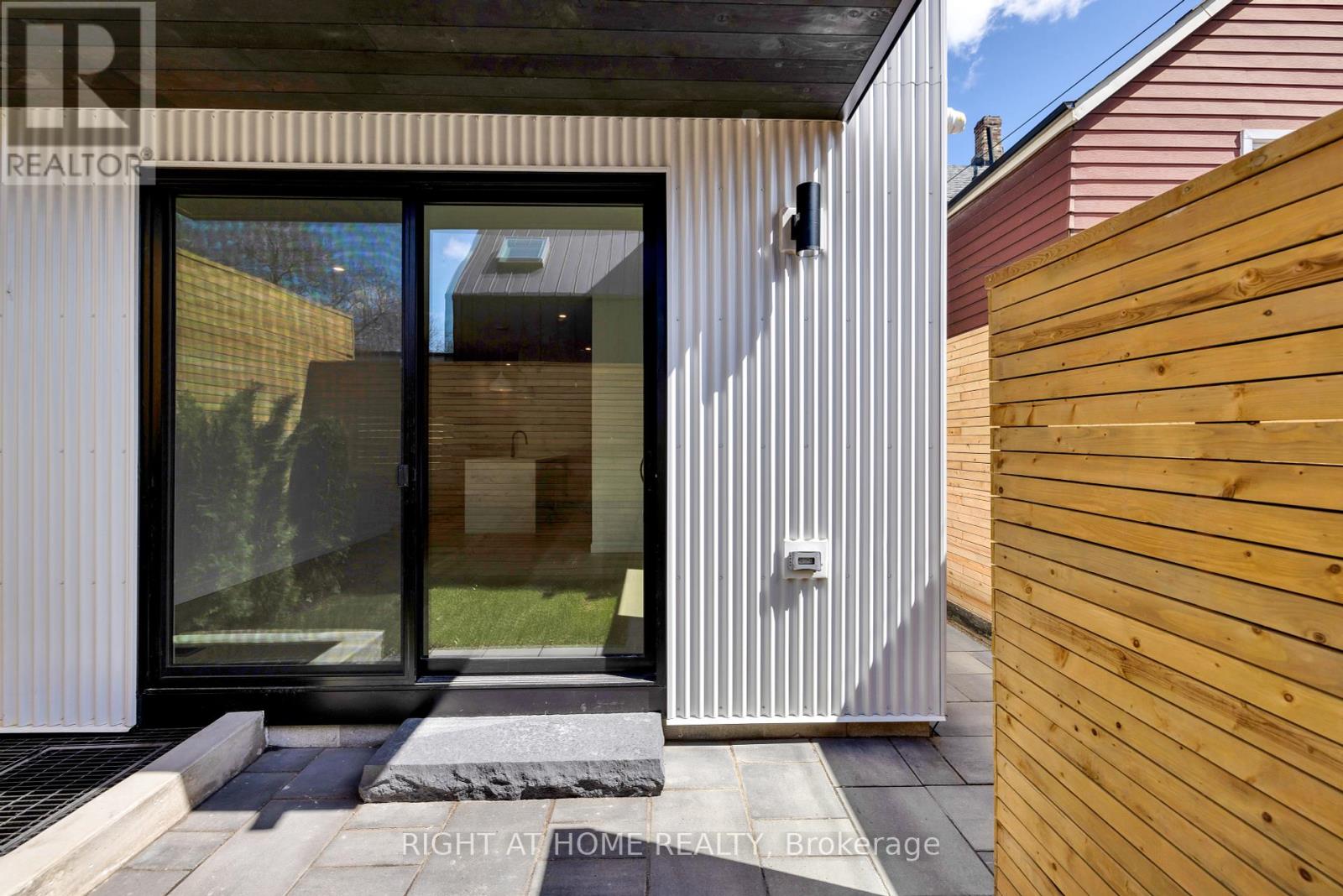 Unit #2 - 86 Lansdowne Avenue, Toronto, Ontario  M6K 2V9 - Photo 17 - W12454179