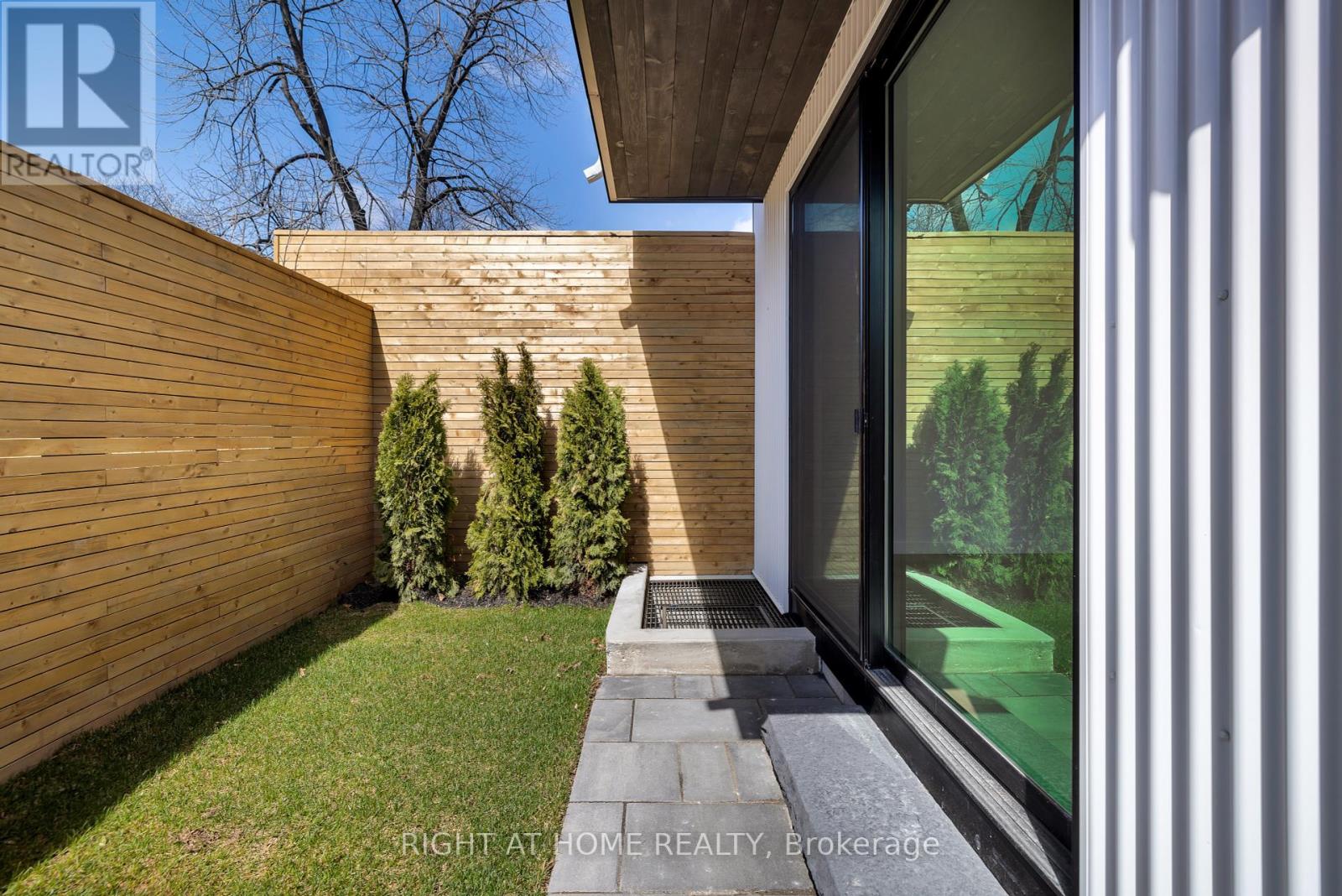 Unit #2 - 86 Lansdowne Avenue, Toronto, Ontario  M6K 2V9 - Photo 19 - W12454179