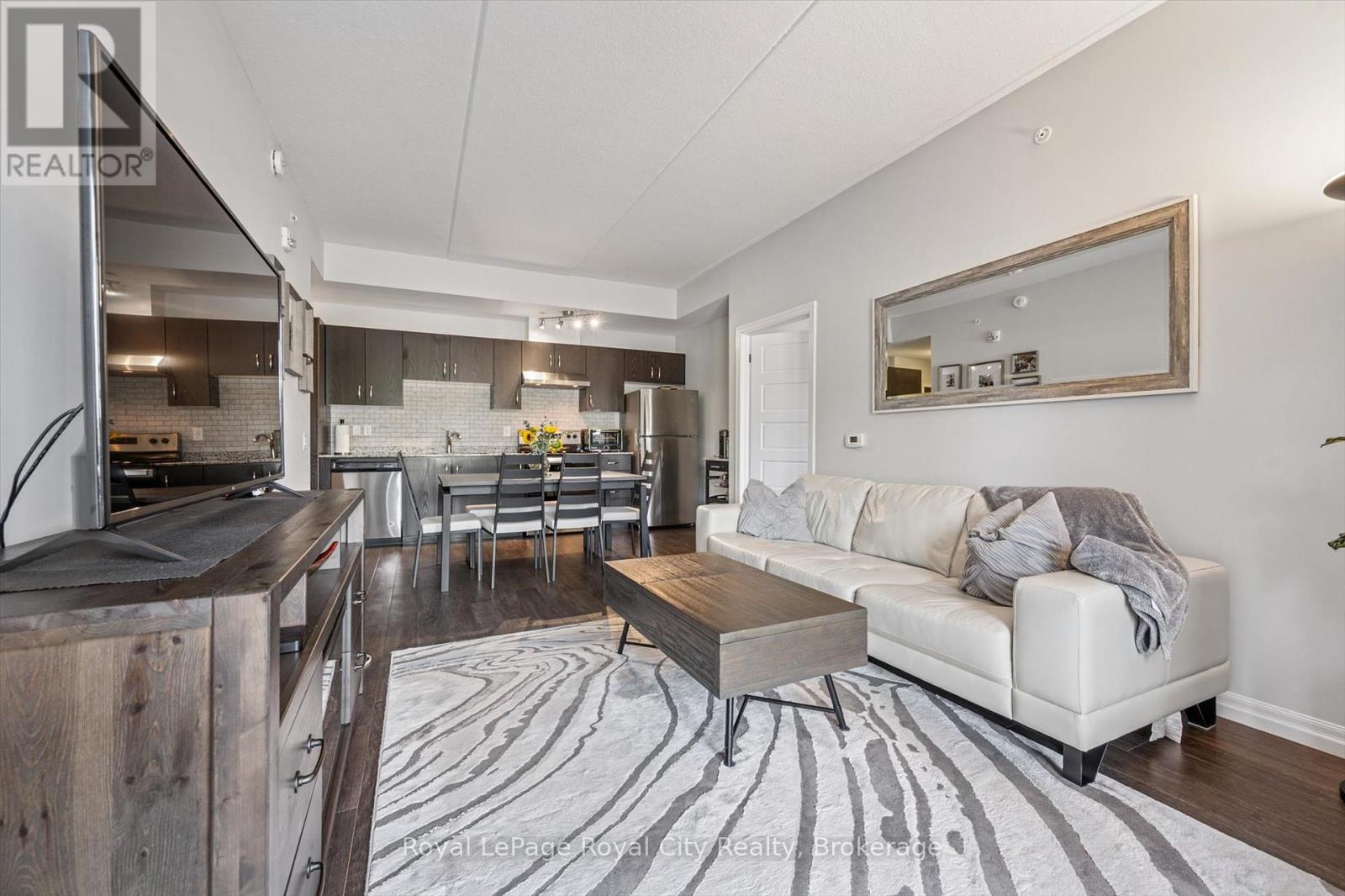 121 - 35 KINGSBURY SQUARE, Guelph, Ontario