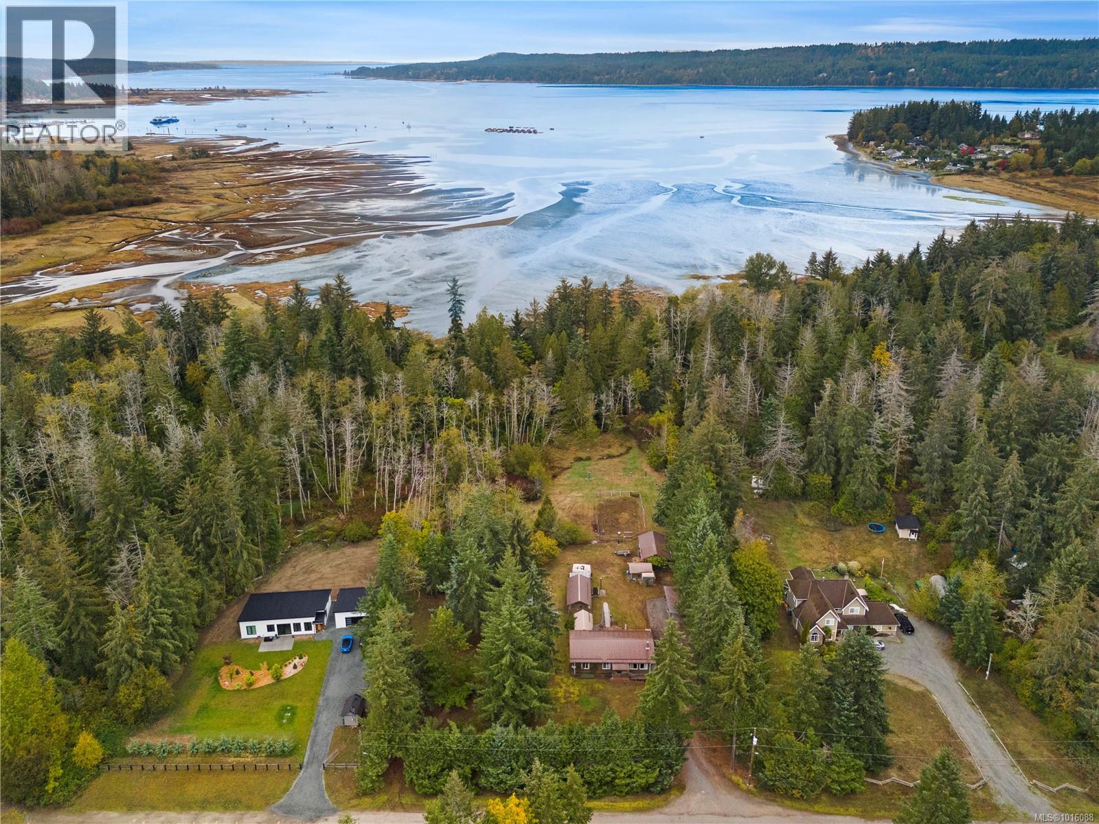 372 Bates Dr, Fanny Bay, British Columbia  V0R 1W0 - Photo 2 - 1016088