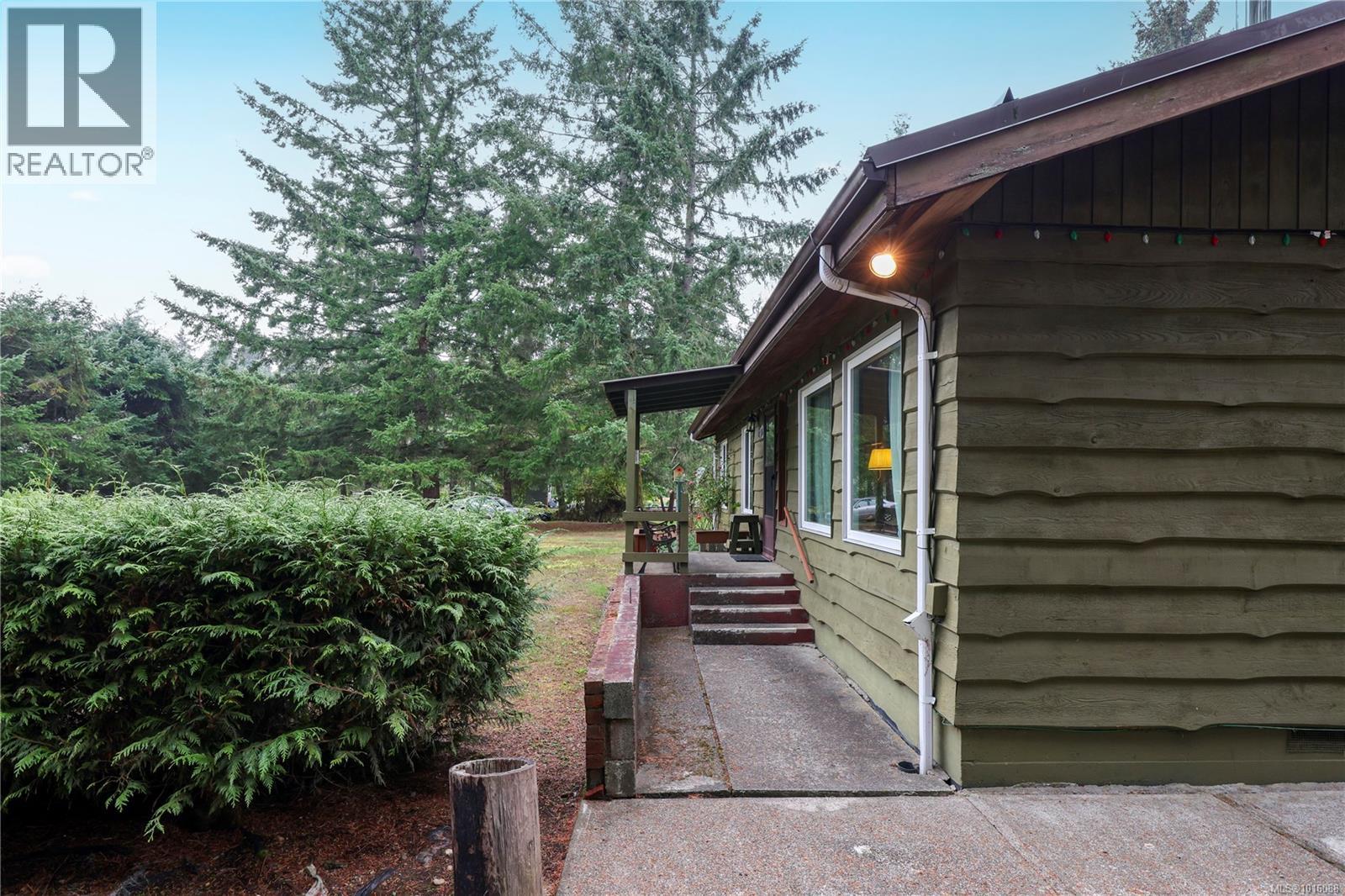 372 Bates Dr, Fanny Bay, British Columbia  V0R 1W0 - Photo 11 - 1016088