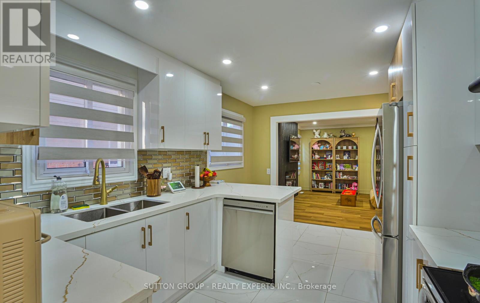 4322 Shelby Crescent, Mississauga, Ontario  L4W 3T3 - Photo 15 - W12456505