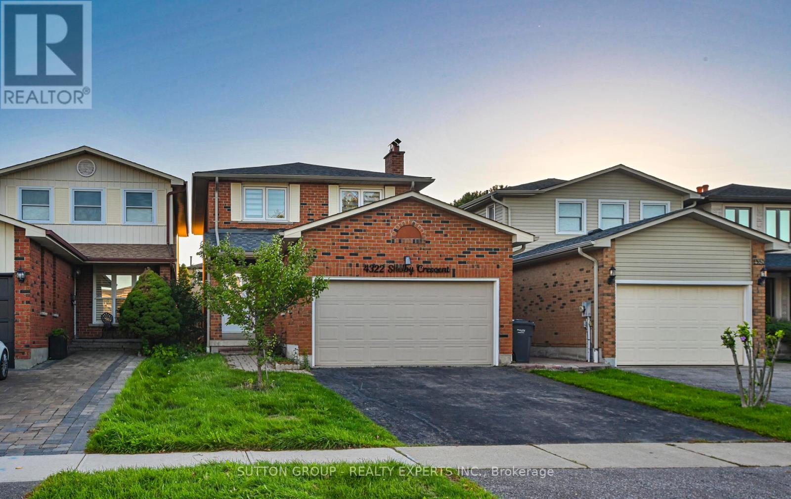 4322 Shelby Crescent, Mississauga, Ontario  L4W 3T3 - Photo 2 - W12456505