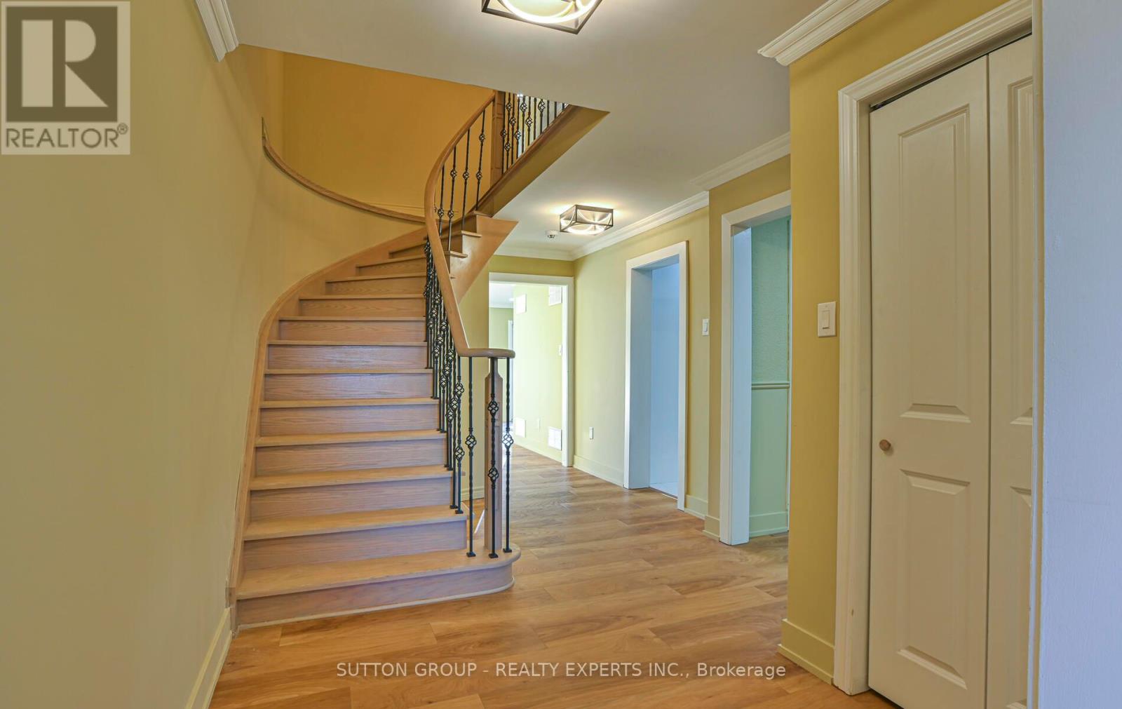 4322 Shelby Crescent, Mississauga, Ontario  L4W 3T3 - Photo 3 - W12456505