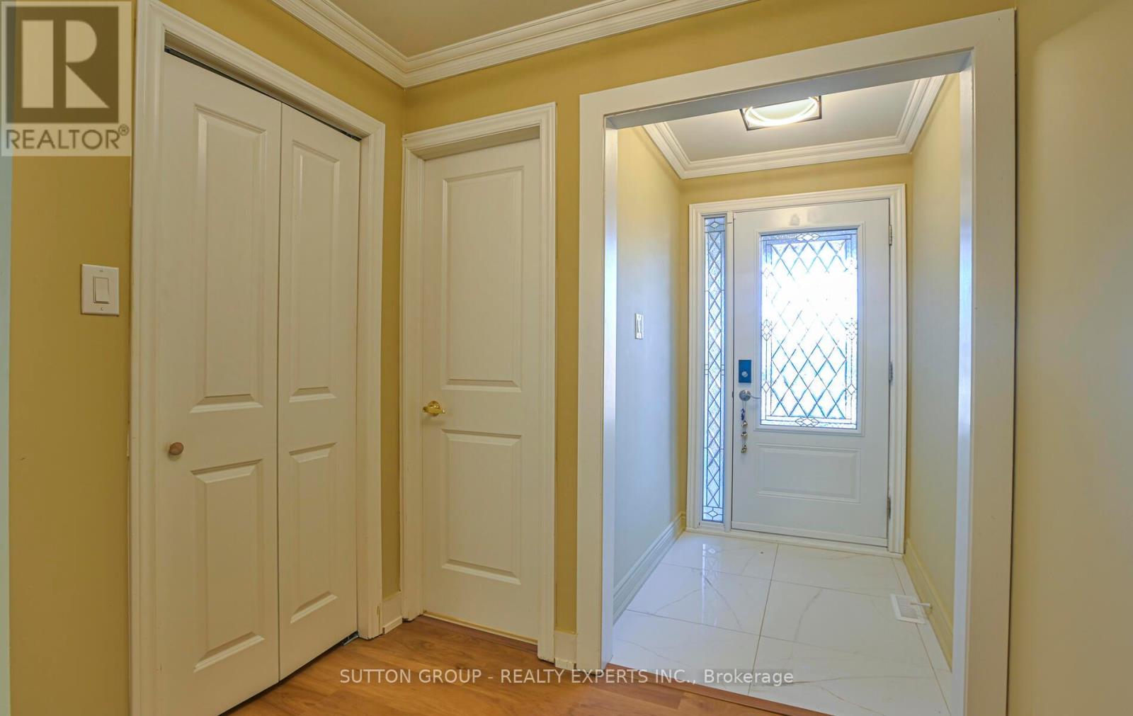 4322 Shelby Crescent, Mississauga, Ontario  L4W 3T3 - Photo 5 - W12456505