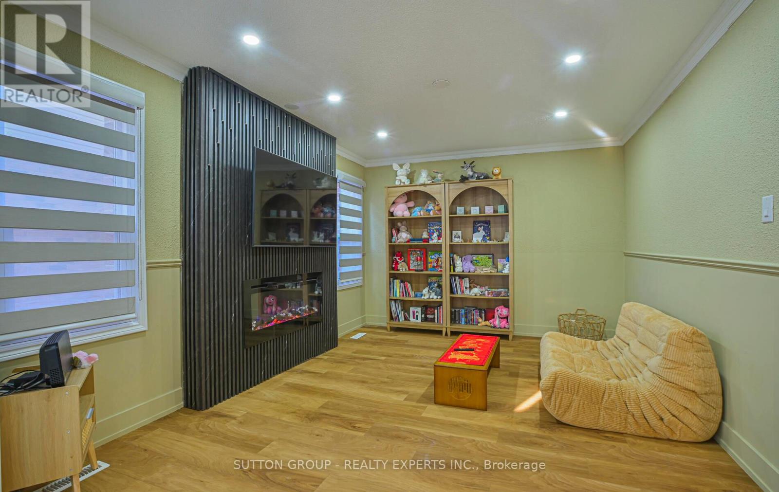 4322 Shelby Crescent, Mississauga, Ontario  L4W 3T3 - Photo 6 - W12456505