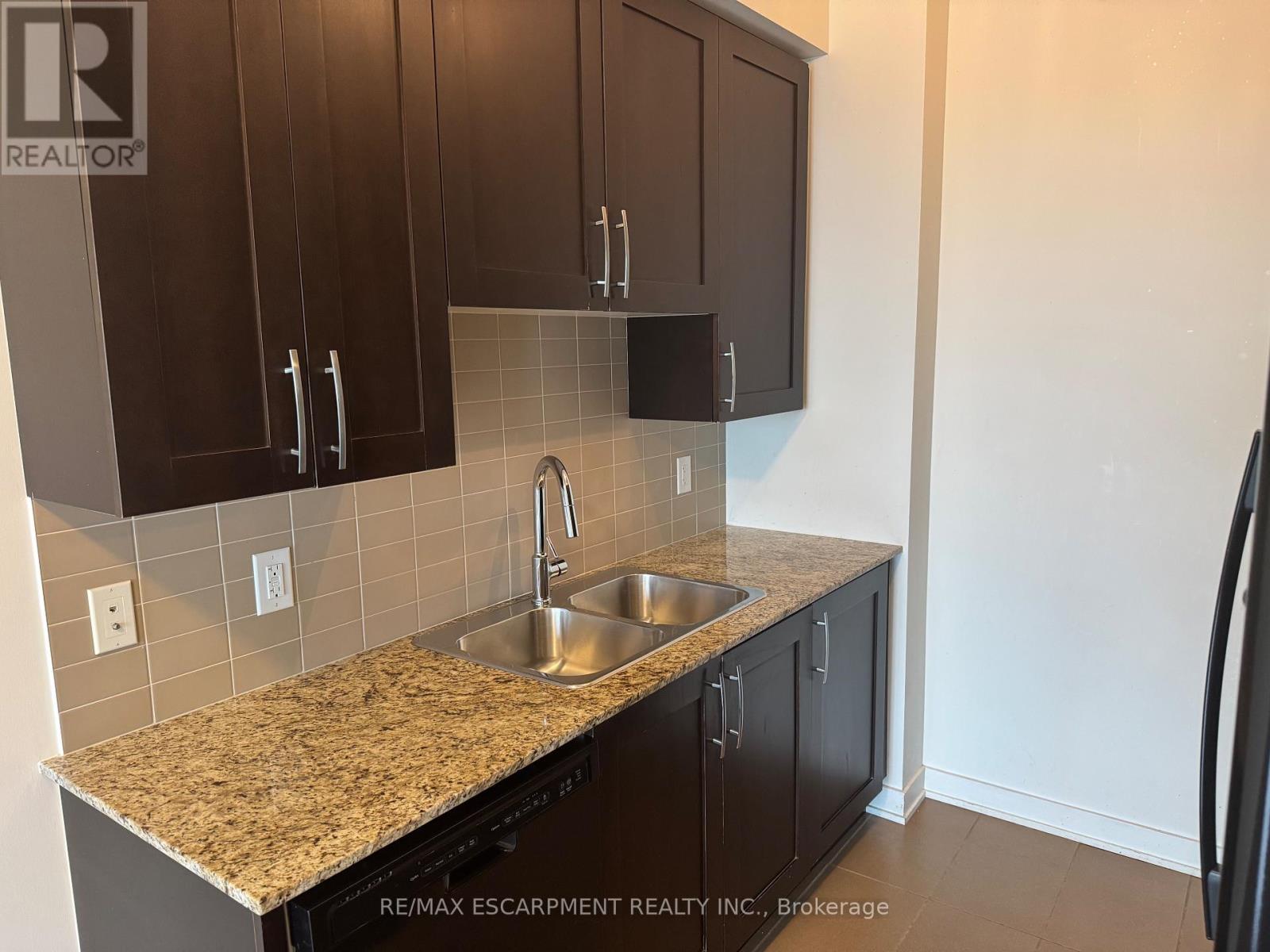 4105 - 4070 Confederation Parkway, Mississauga, Ontario  L5B 0E9 - Photo 10 - W12456514
