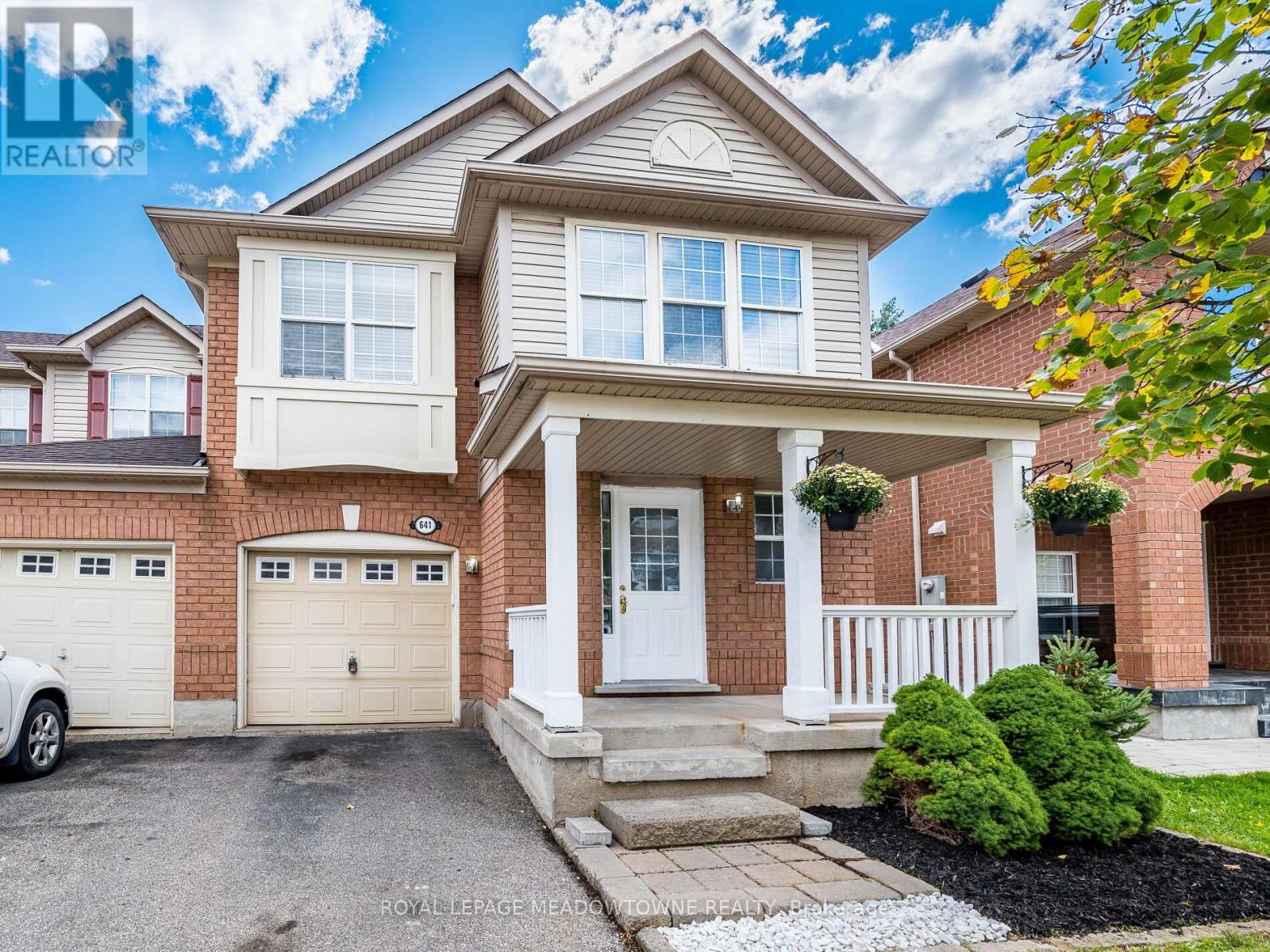 641 Porter Way, Milton, Ontario  L9T 5W2 - Photo 2 - W12456541