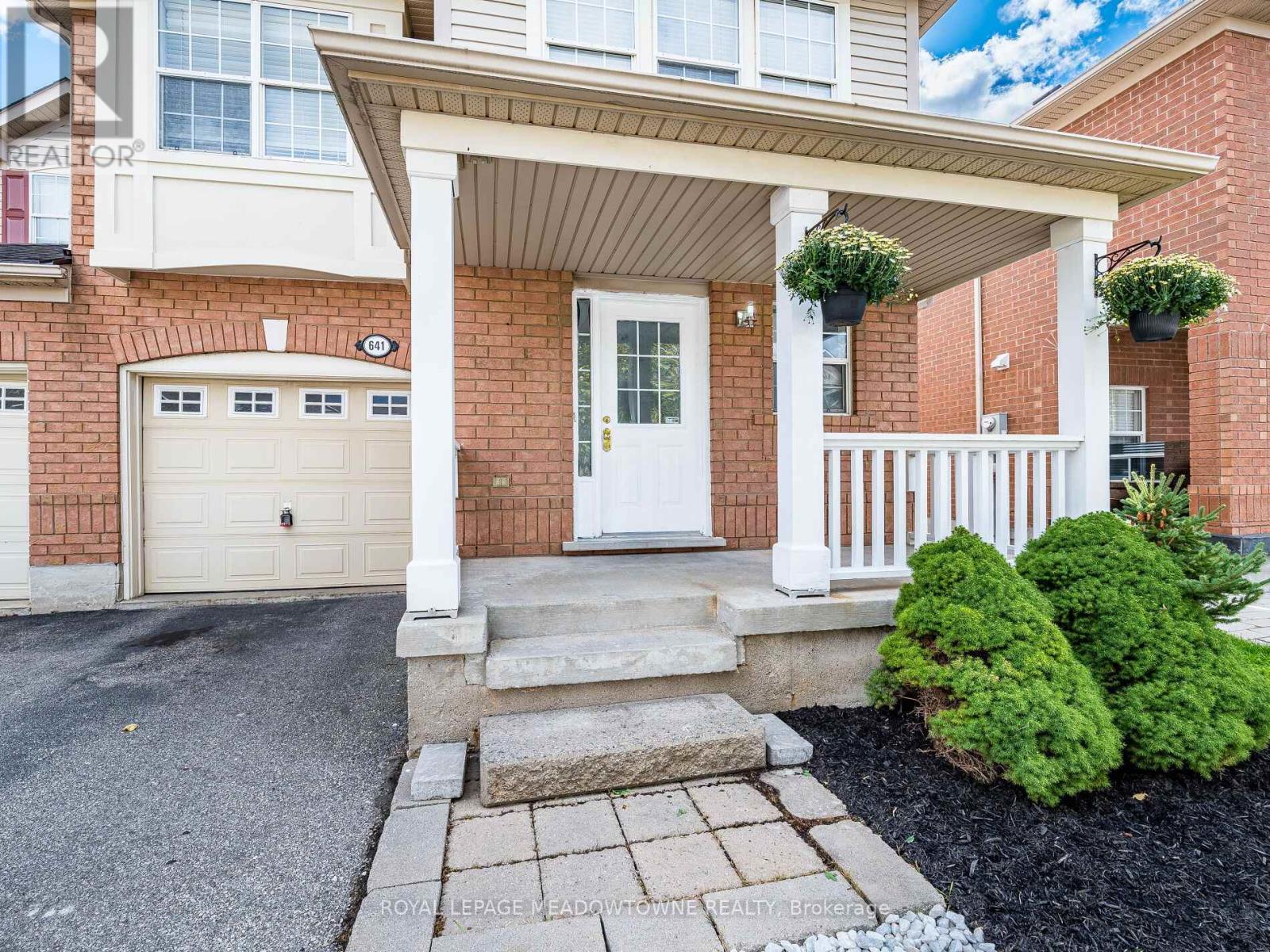 641 Porter Way, Milton, Ontario  L9T 5W2 - Photo 3 - W12456541