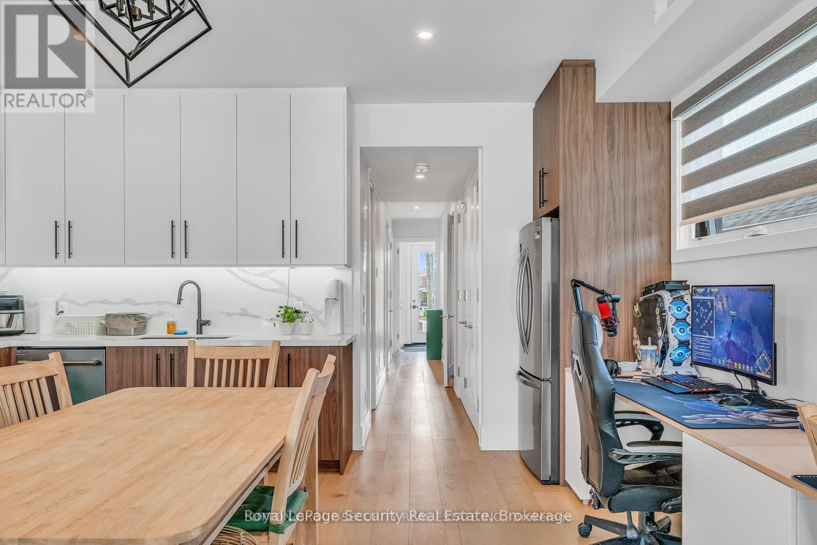 Main Floor - 411 Blackthorn Avenue, Toronto, Ontario  M6M 3C1 - Photo 10 - W12456548