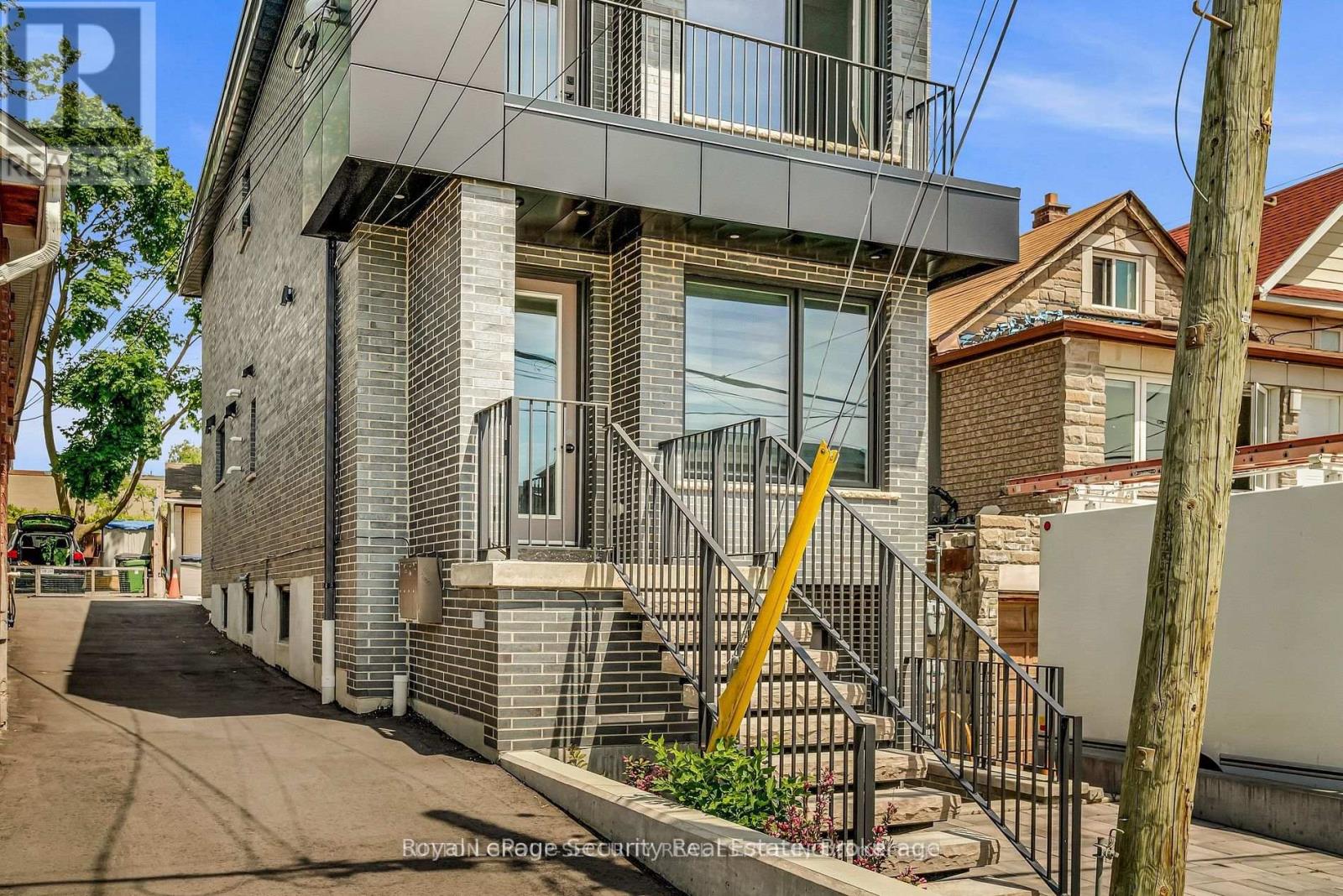 Main Floor - 411 Blackthorn Avenue, Toronto, Ontario  M6M 3C1 - Photo 2 - W12456548