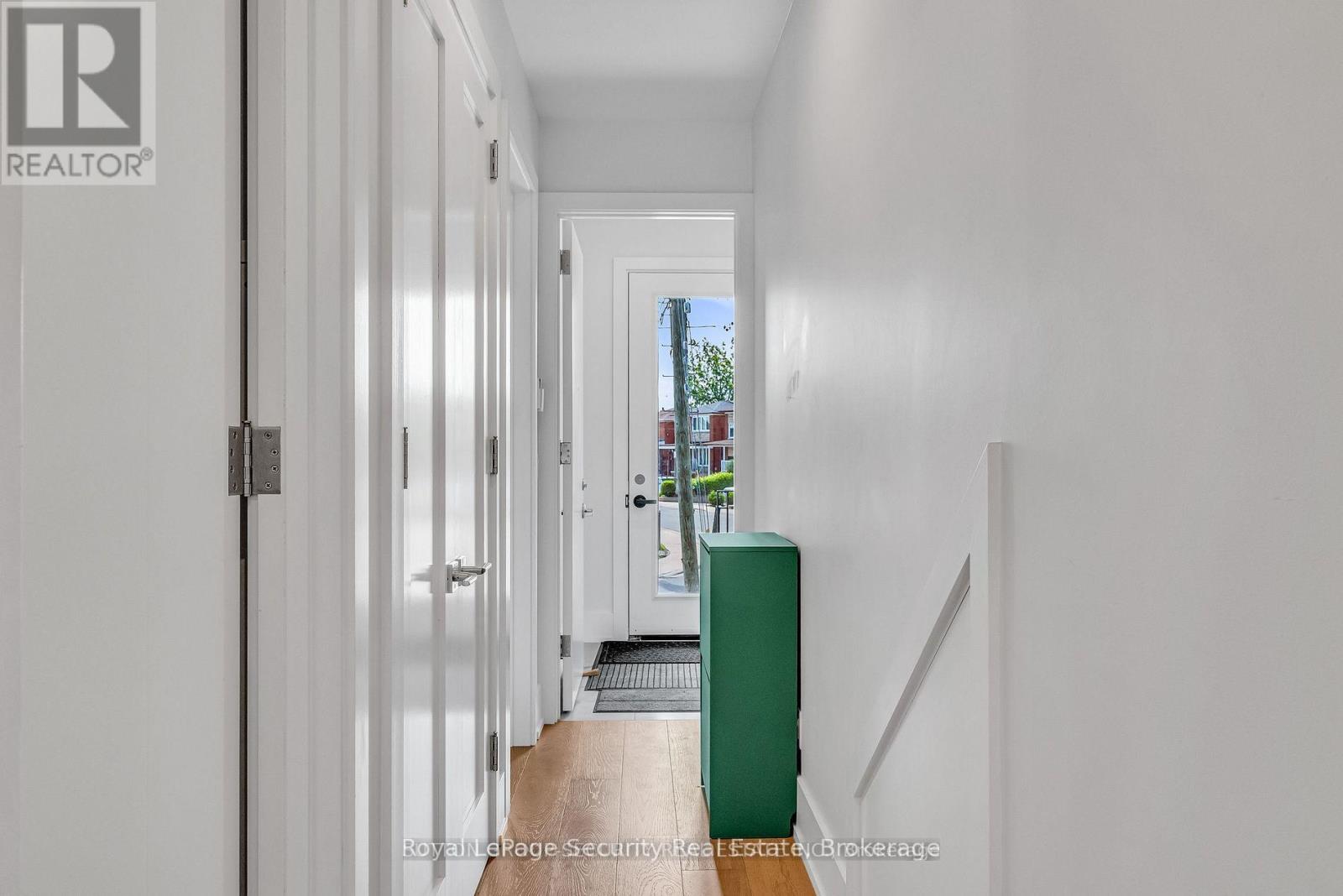 Main Floor - 411 Blackthorn Avenue, Toronto, Ontario  M6M 3C1 - Photo 6 - W12456548