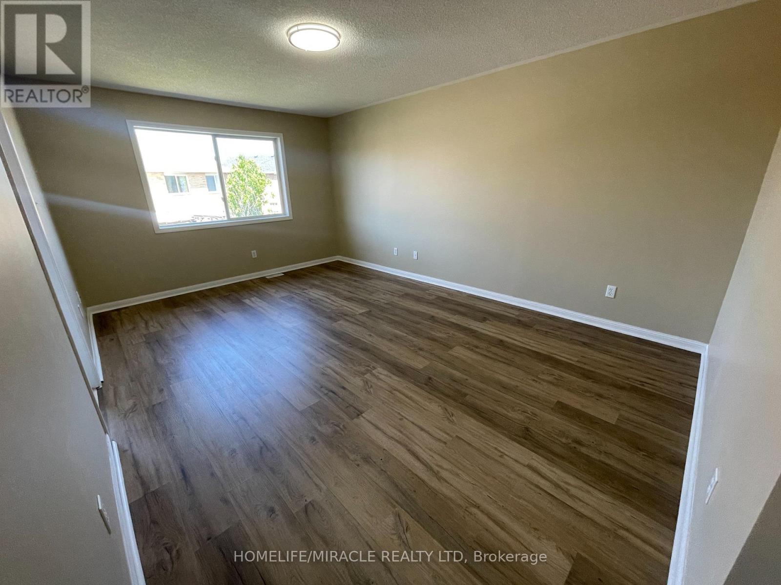 Upper - 34 Brunswick Street, Brampton, Ontario  L6X 4Y5 - Photo 11 - W12456552